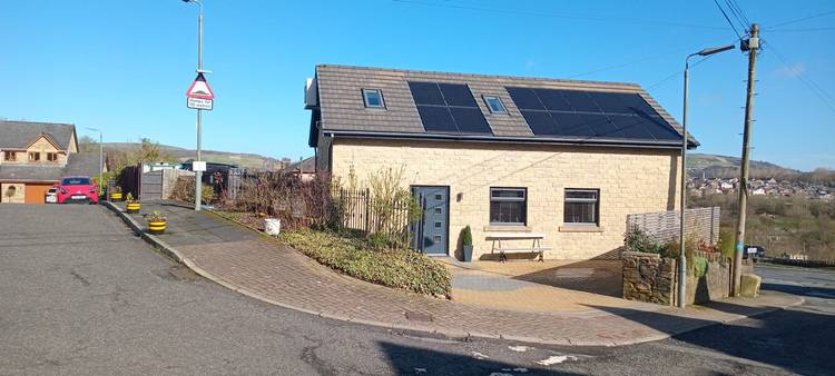 2 bedroom detached house