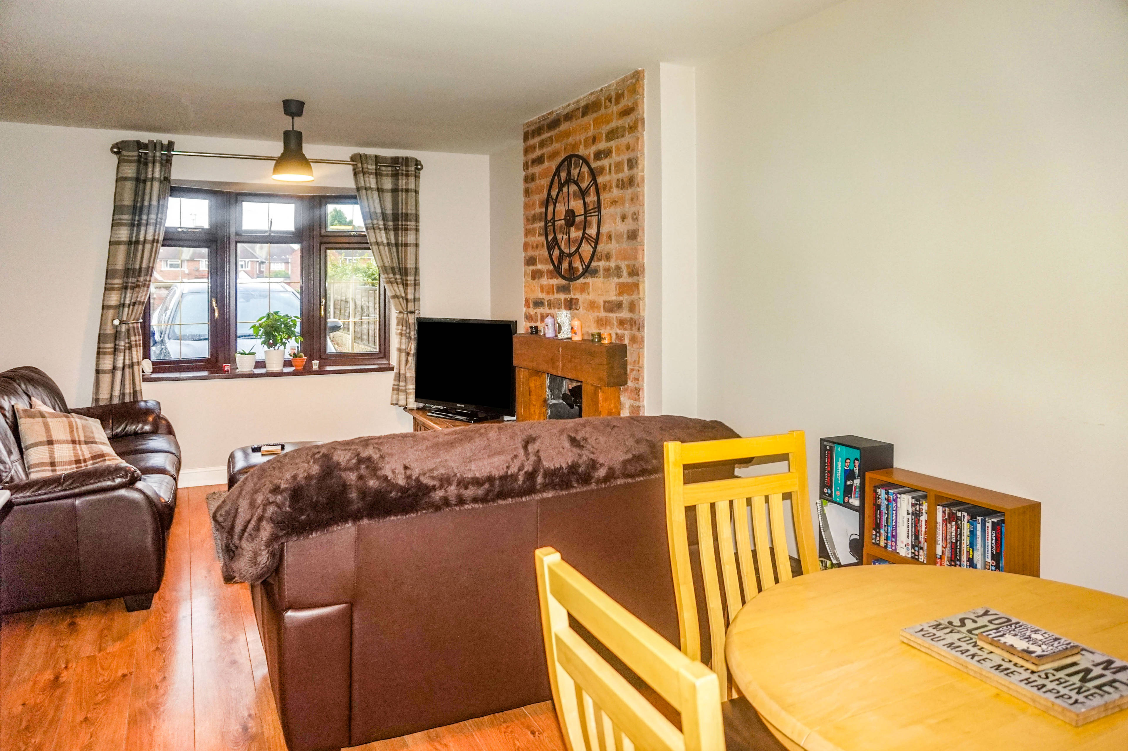 Lounge/Dining Room