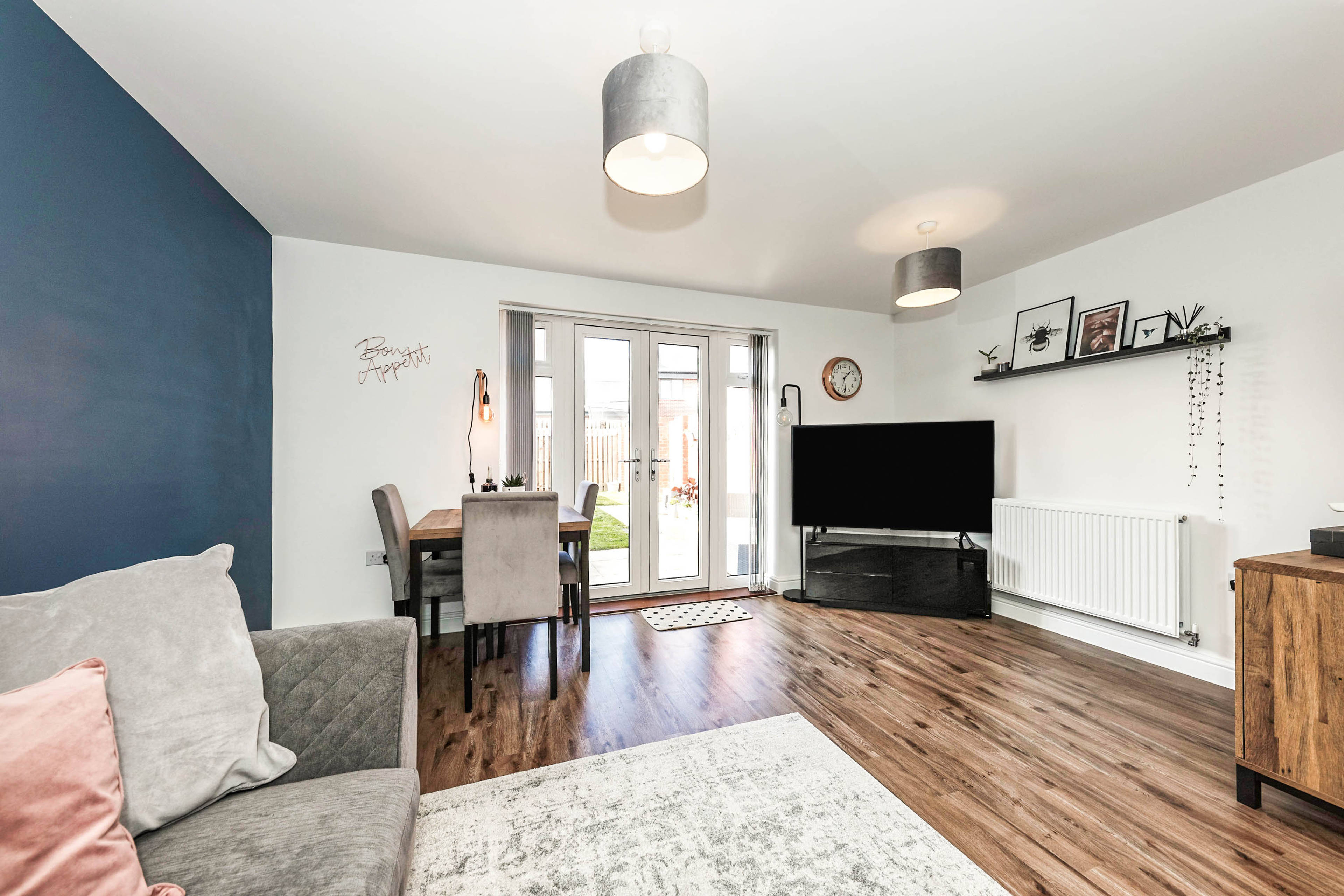 Lounge/Dining Room