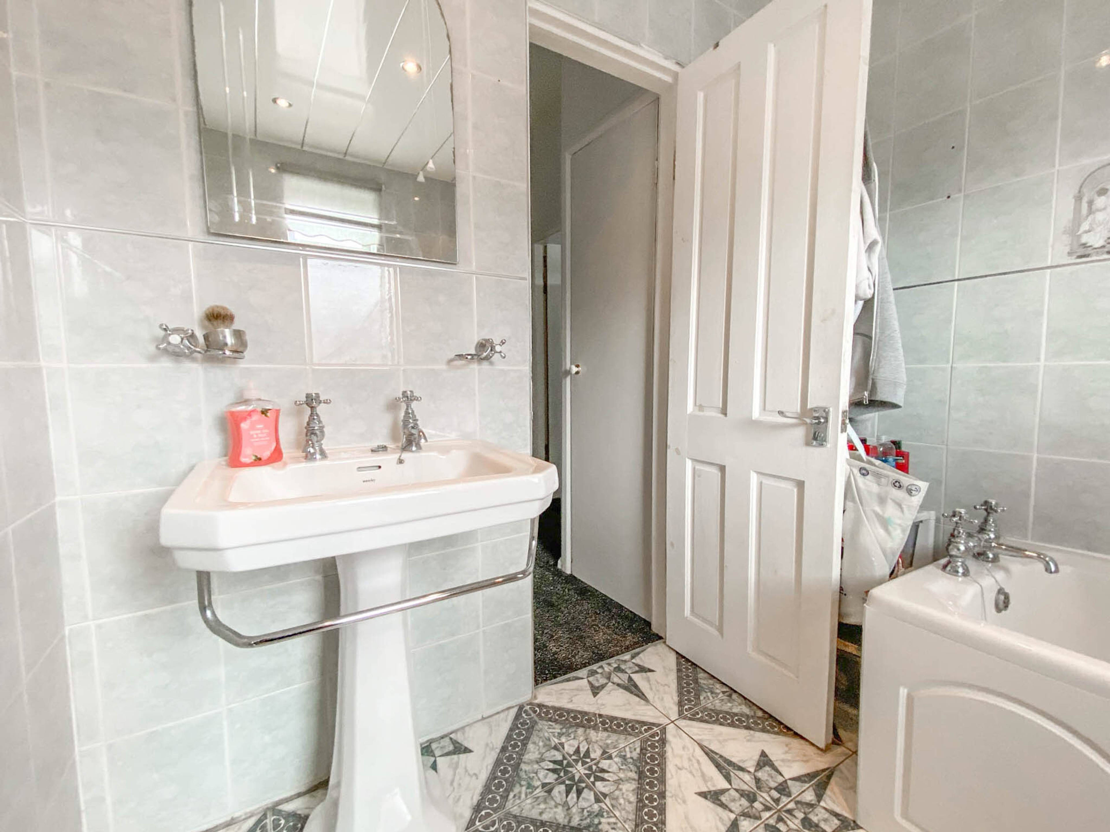 Family bathroom 