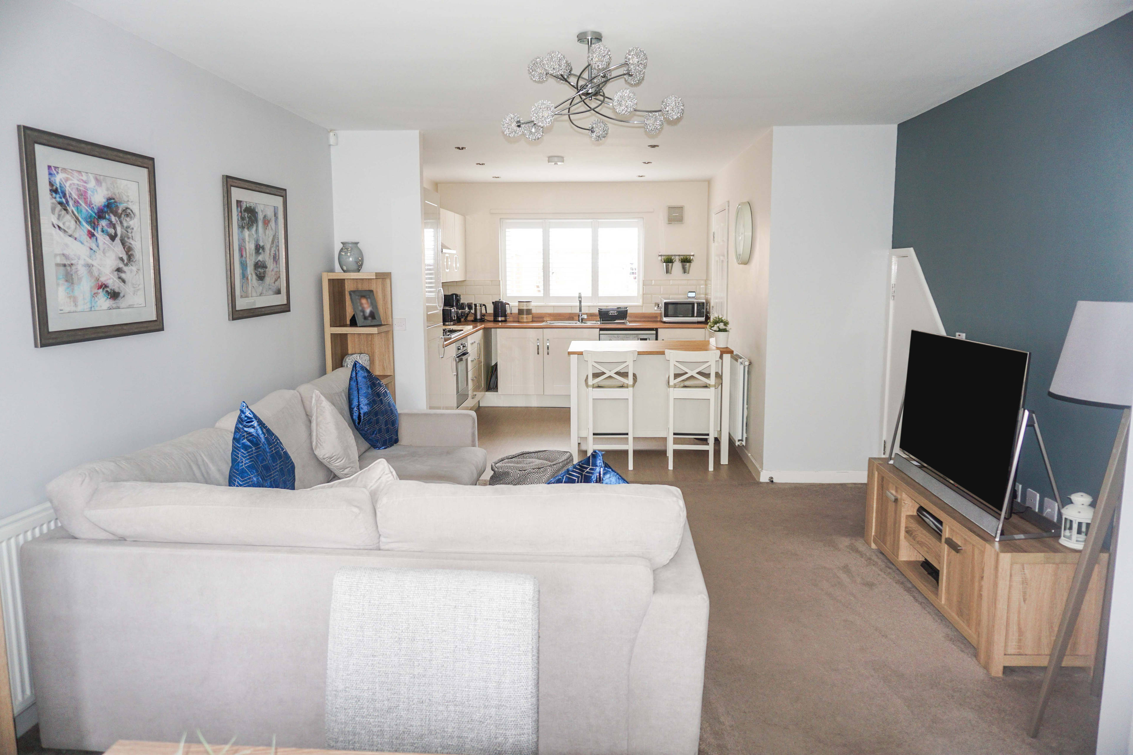 Lounge / Kitchen