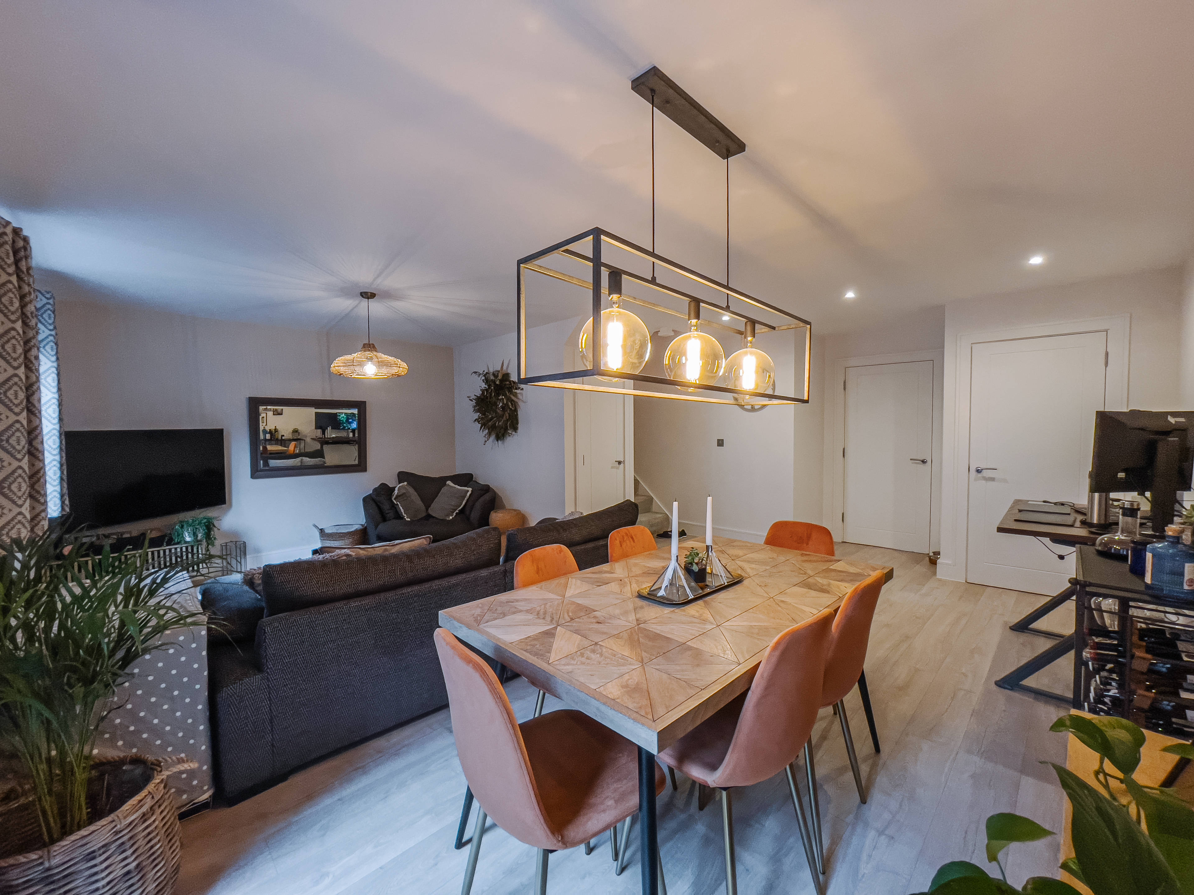 Lounge/Dining Room
