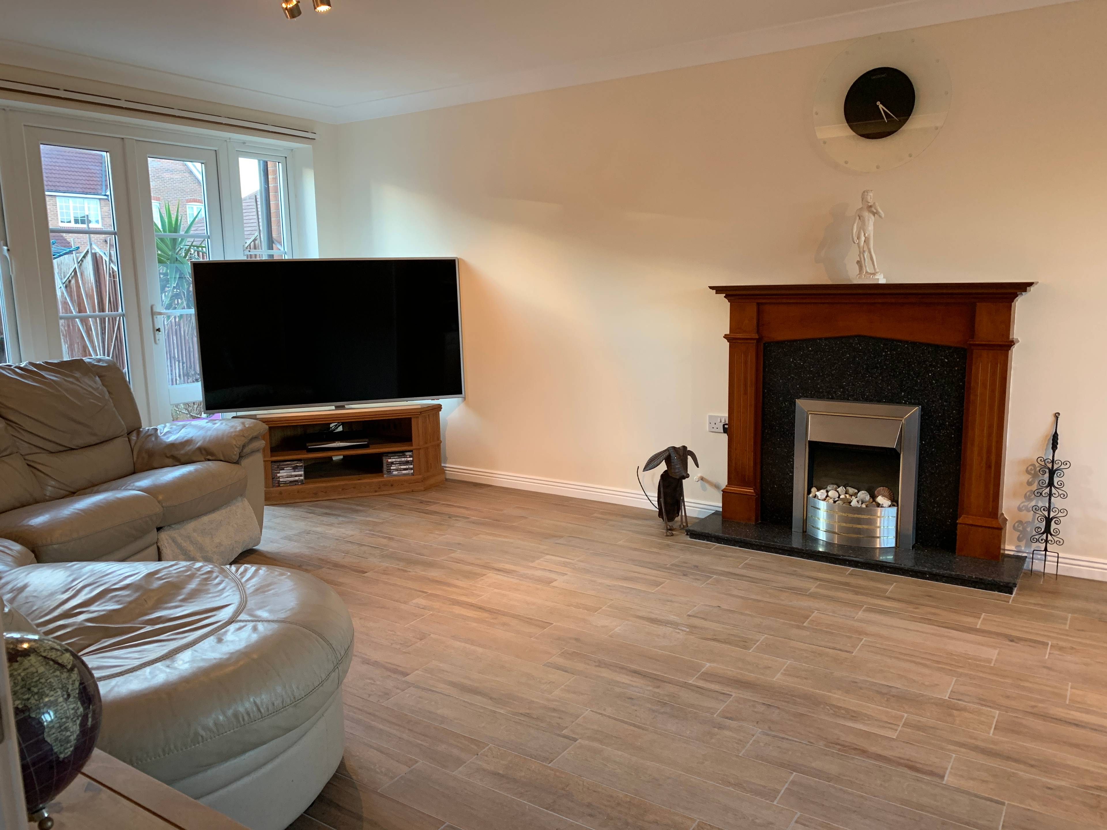 Lounge/Dining Room