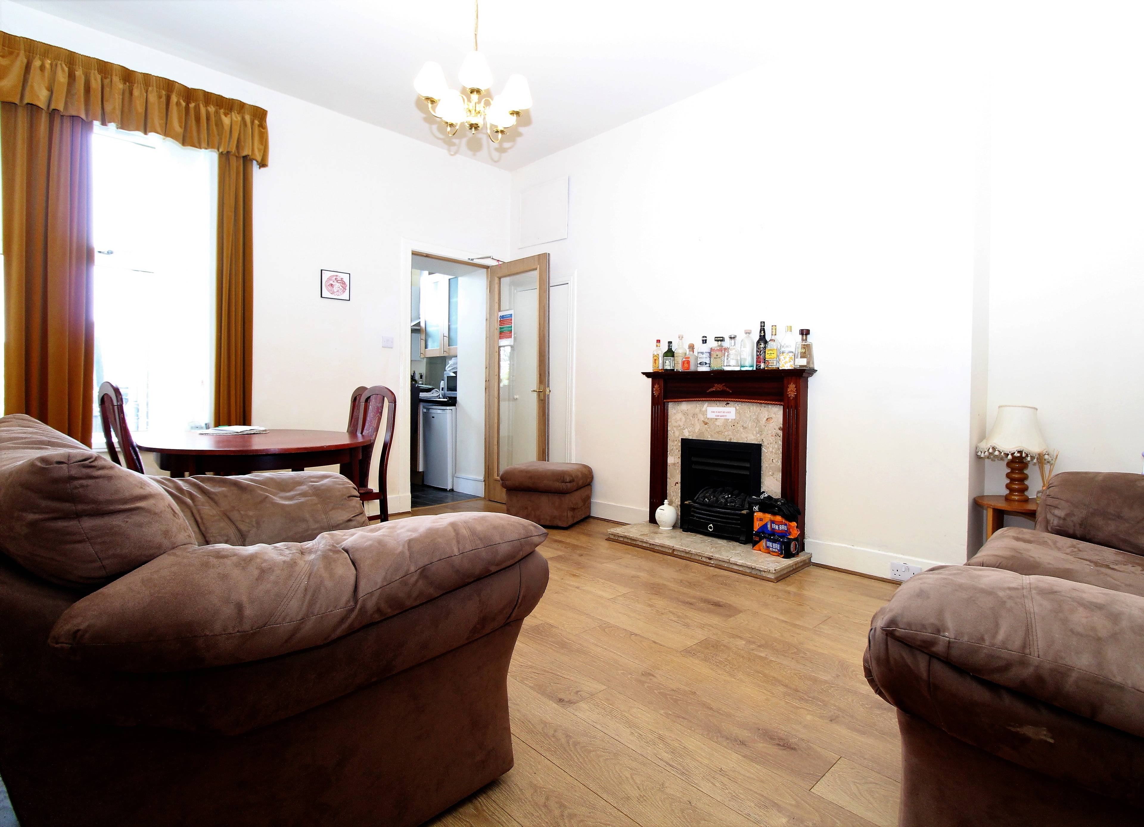 Lounge/Dining Room
