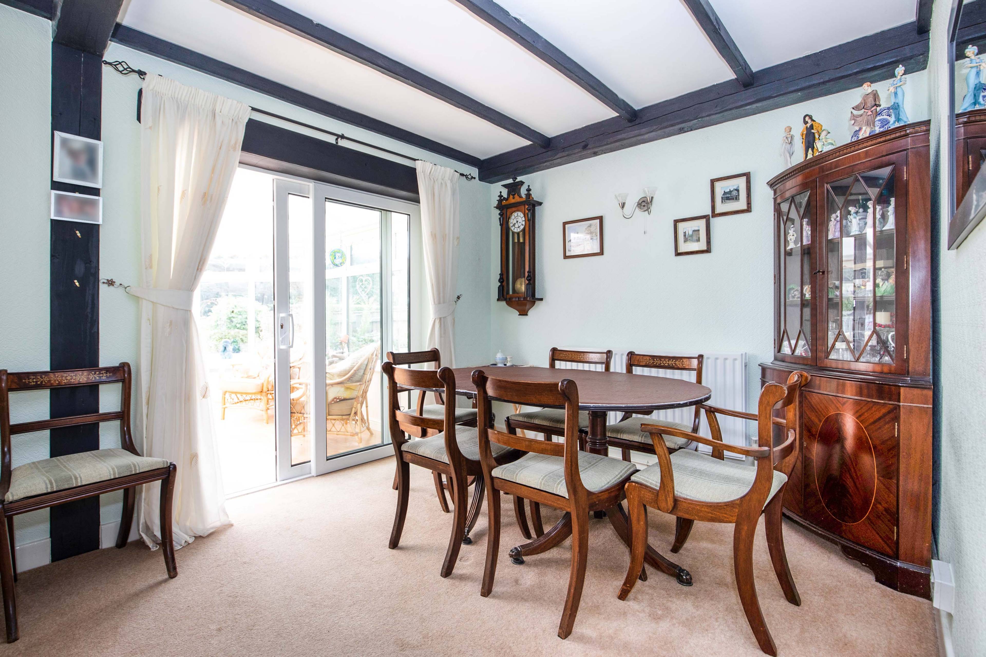 Lounge/Dining Room