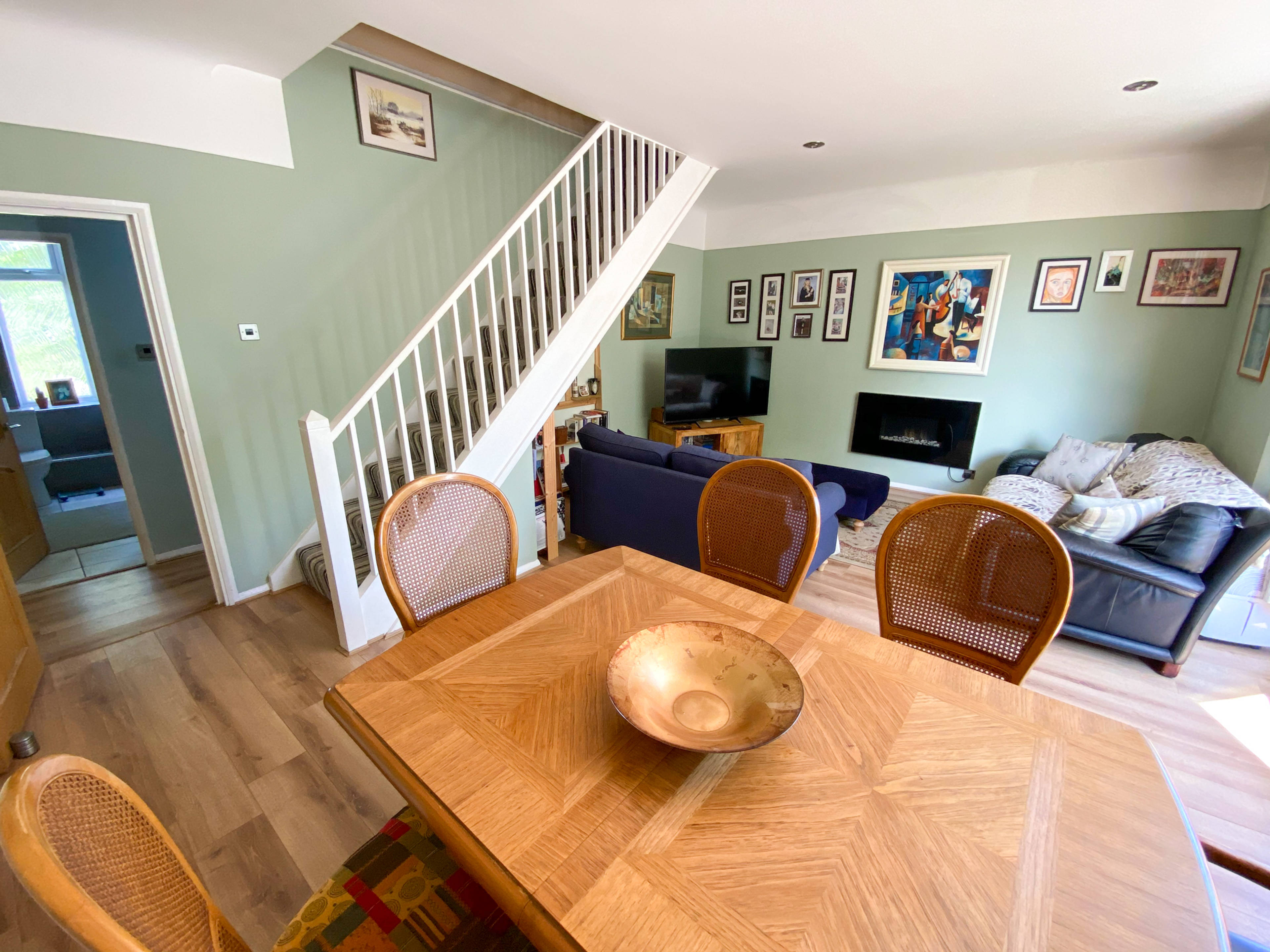 Lounge/Dining Room