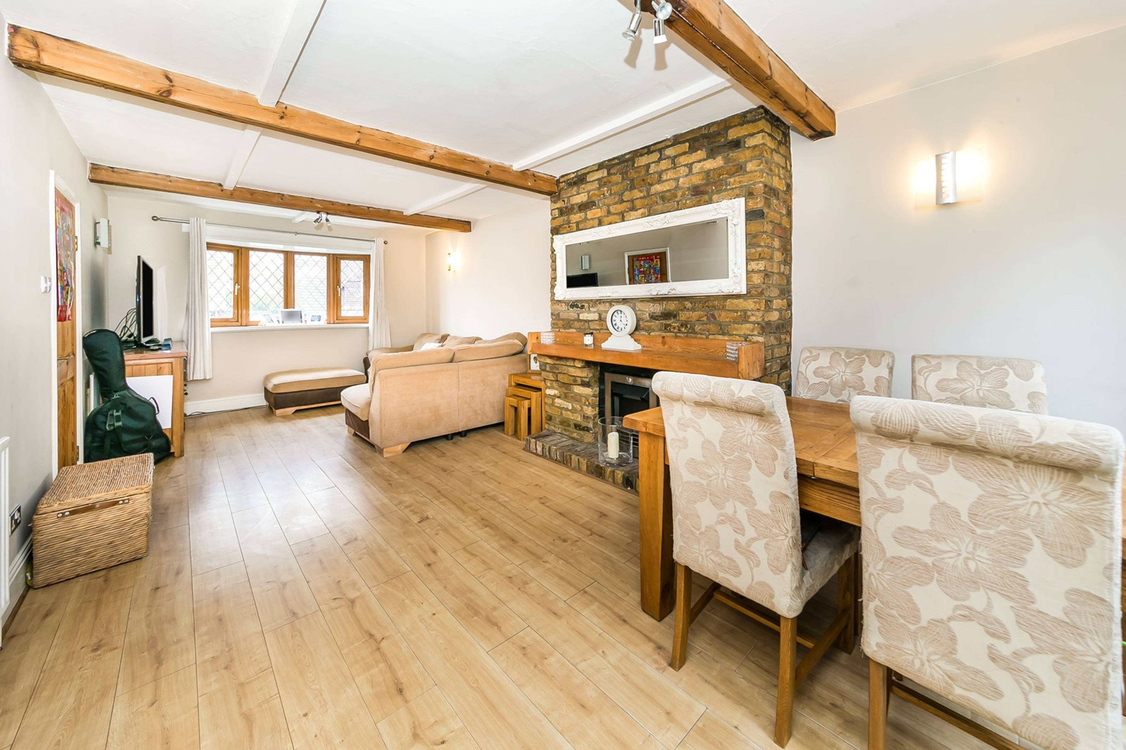 Lounge/Dining Room