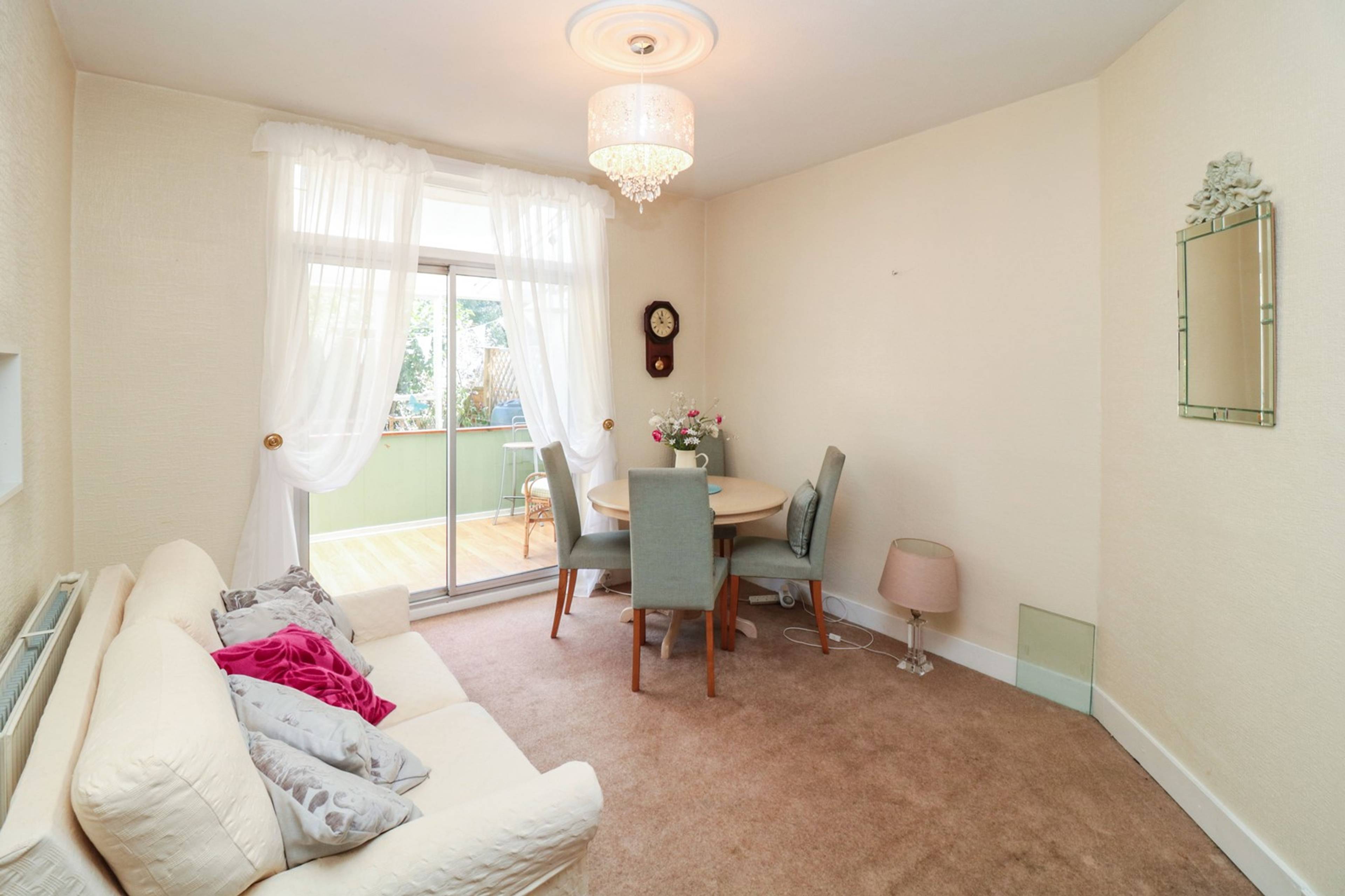 Lounge/Dining Room