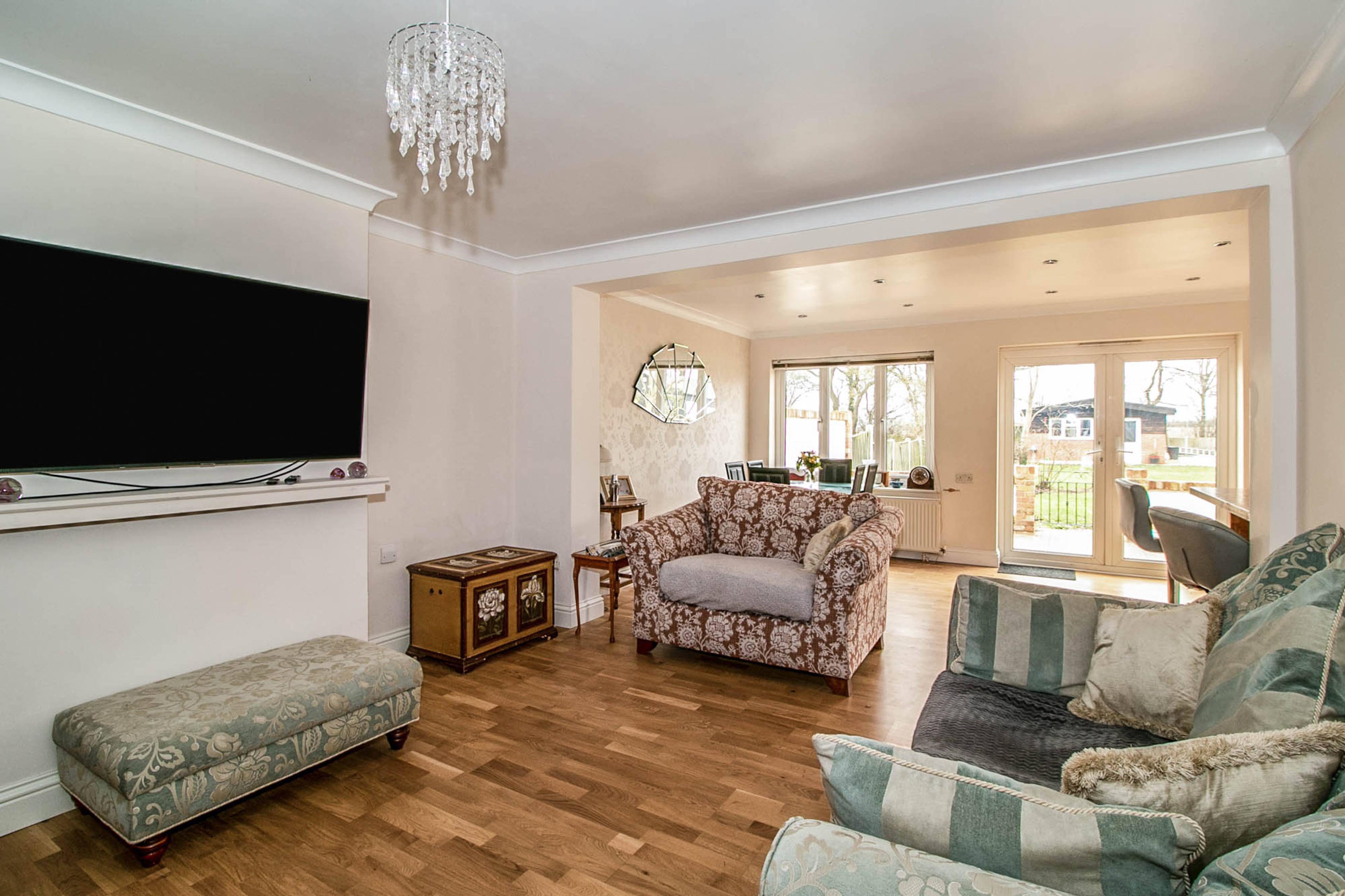 Lounge/Dining Room