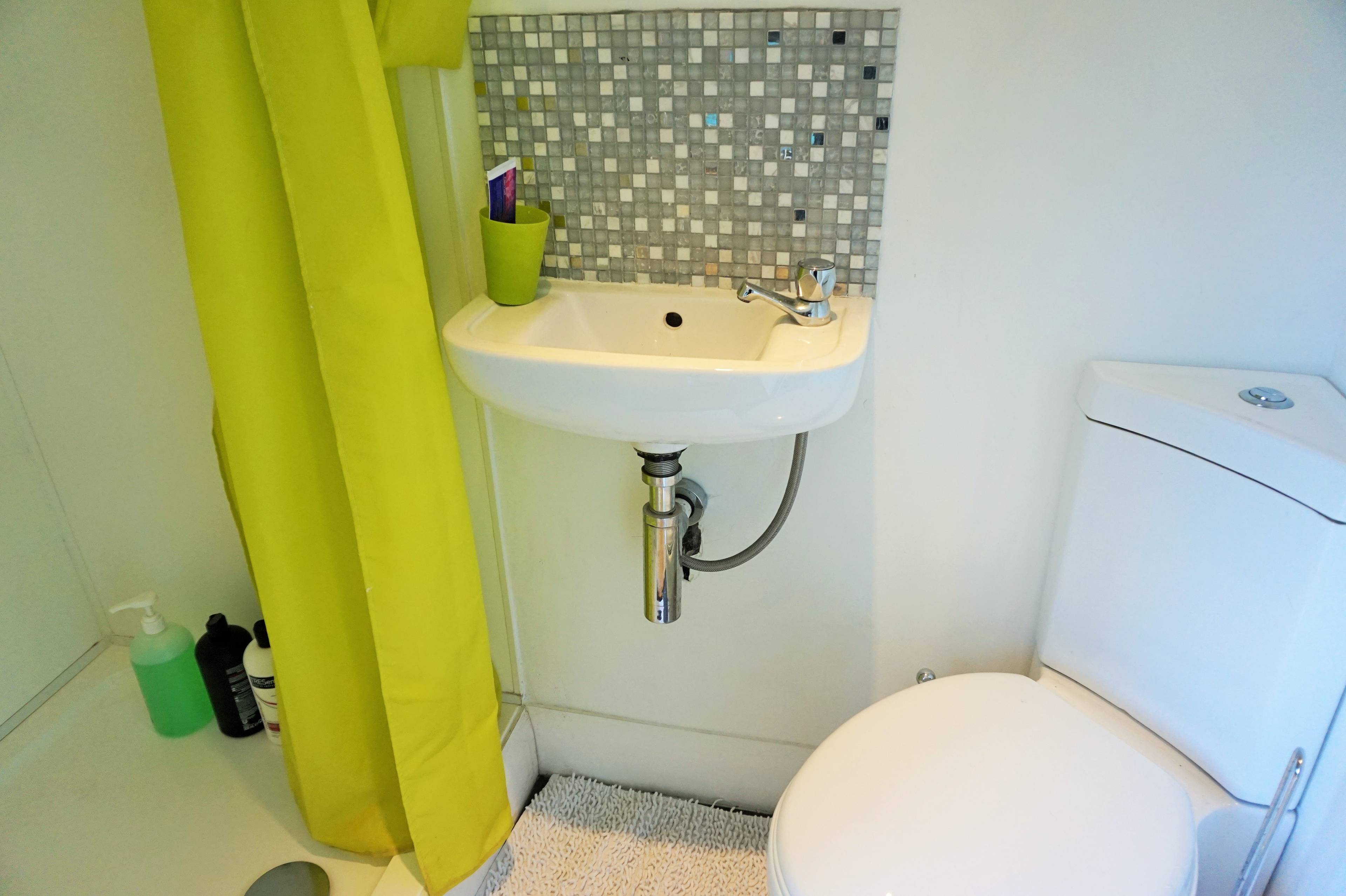 Annexe Bathroom