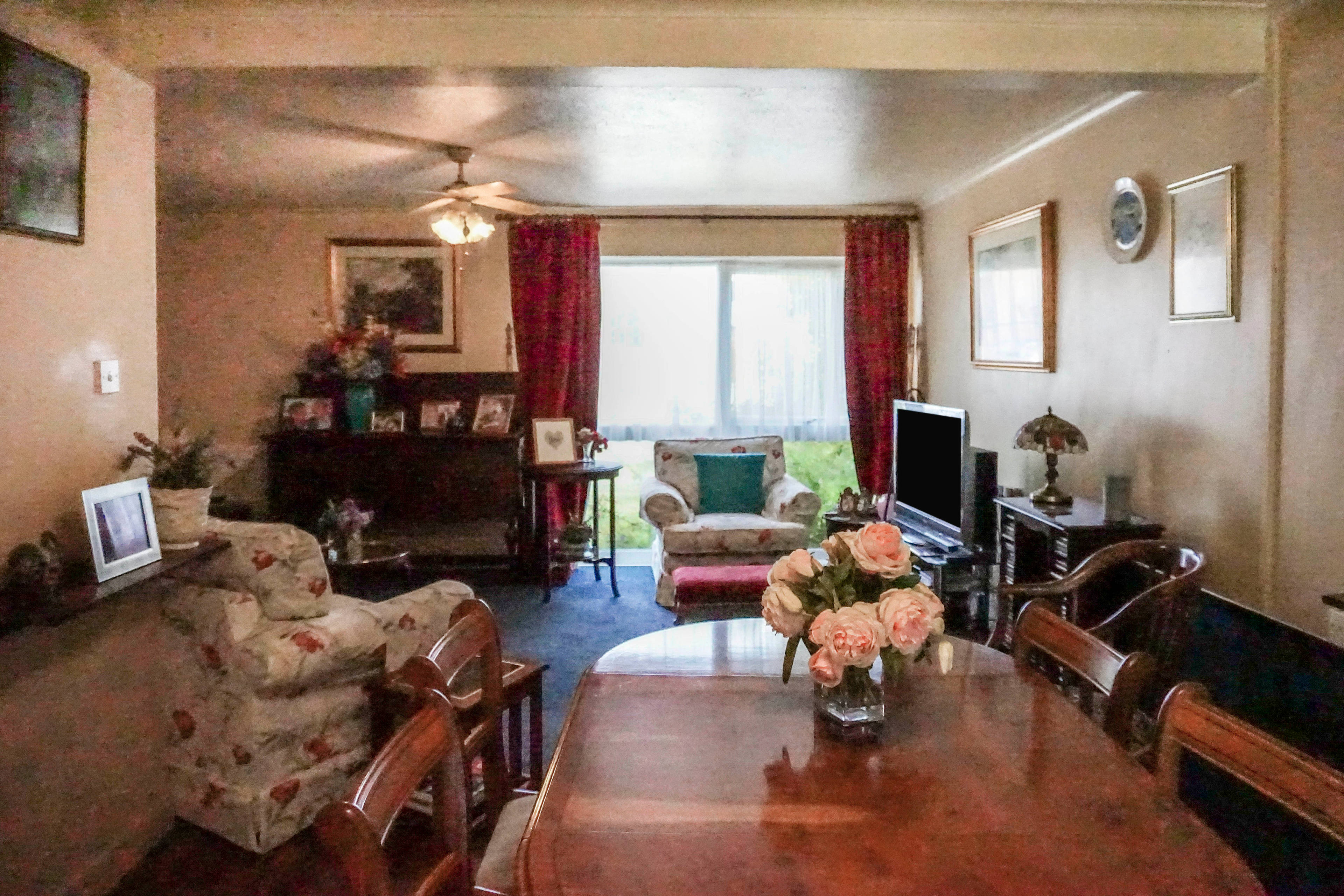 Lounge/Dining Room