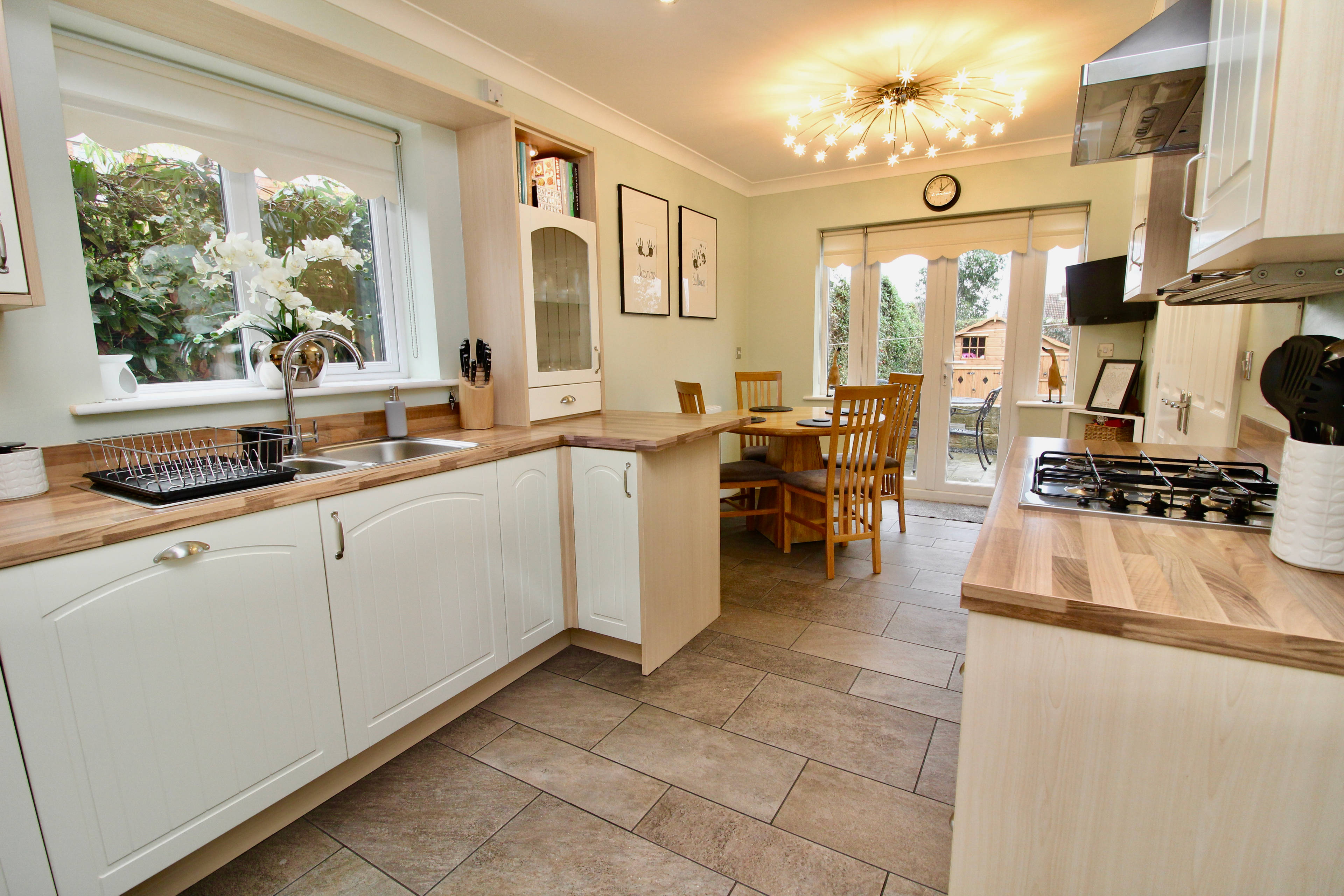 Kitchen/Breakfast