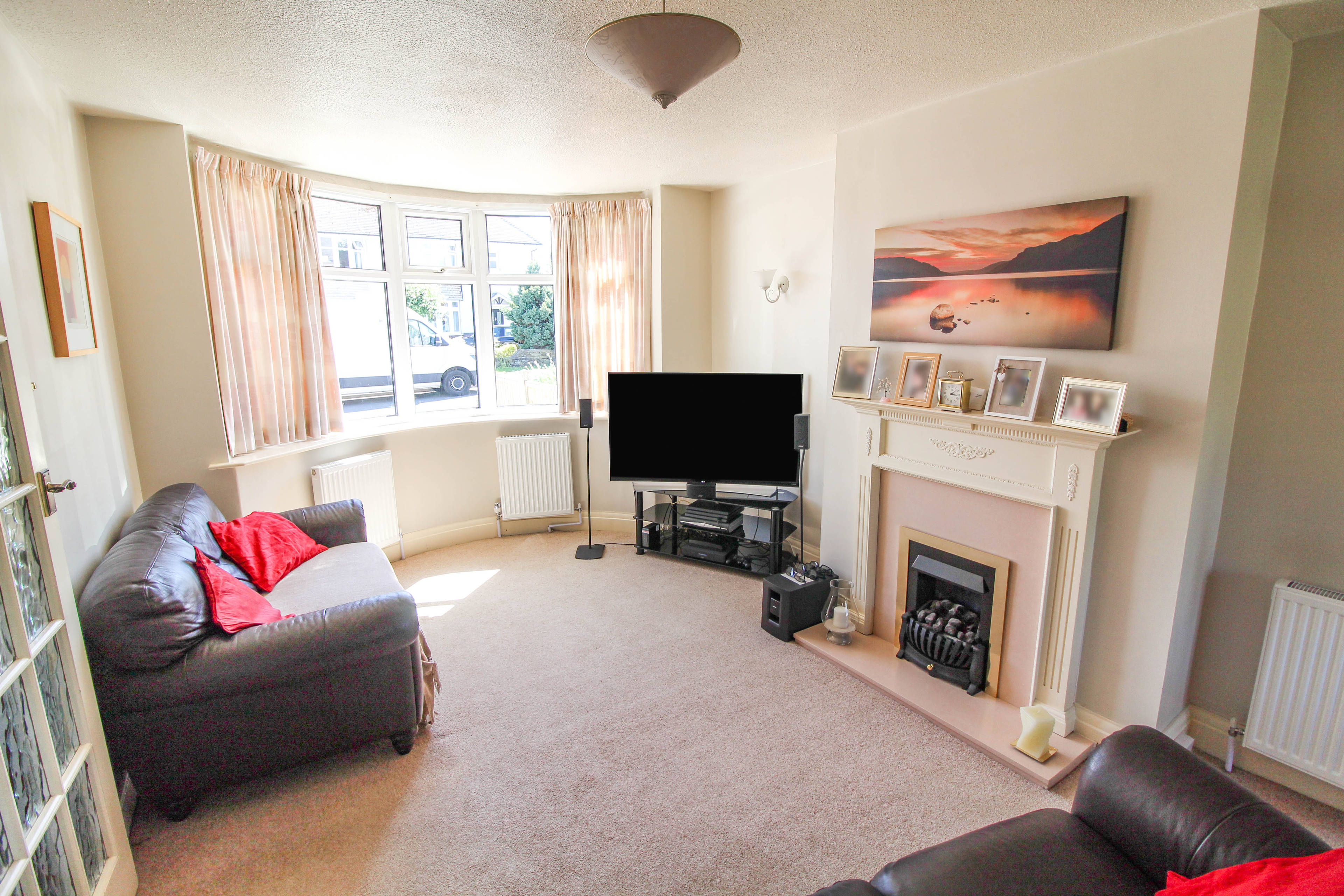 Lounge/Dining Room