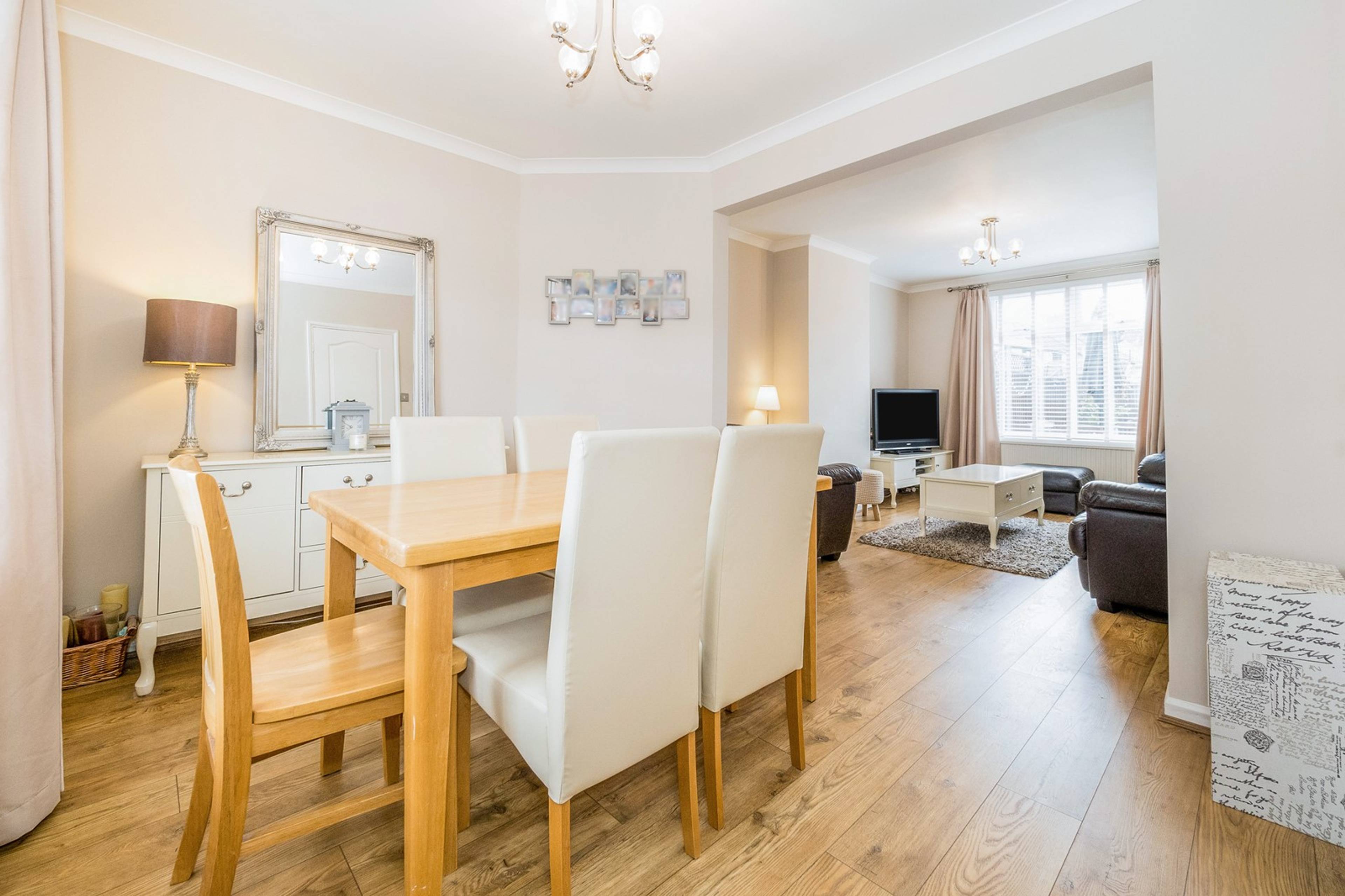 Lounge/Dining Room