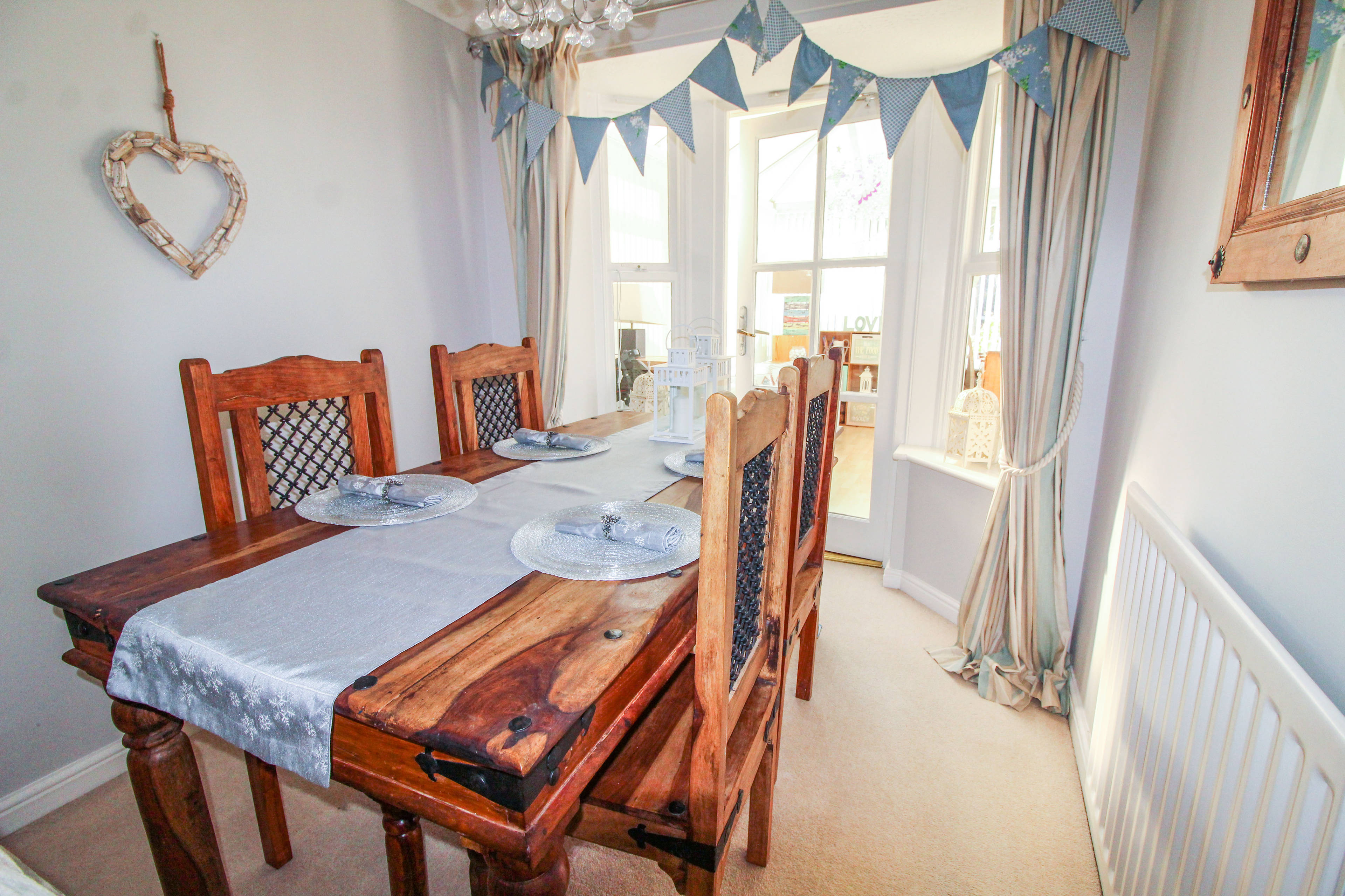 Lounge/Dining Room