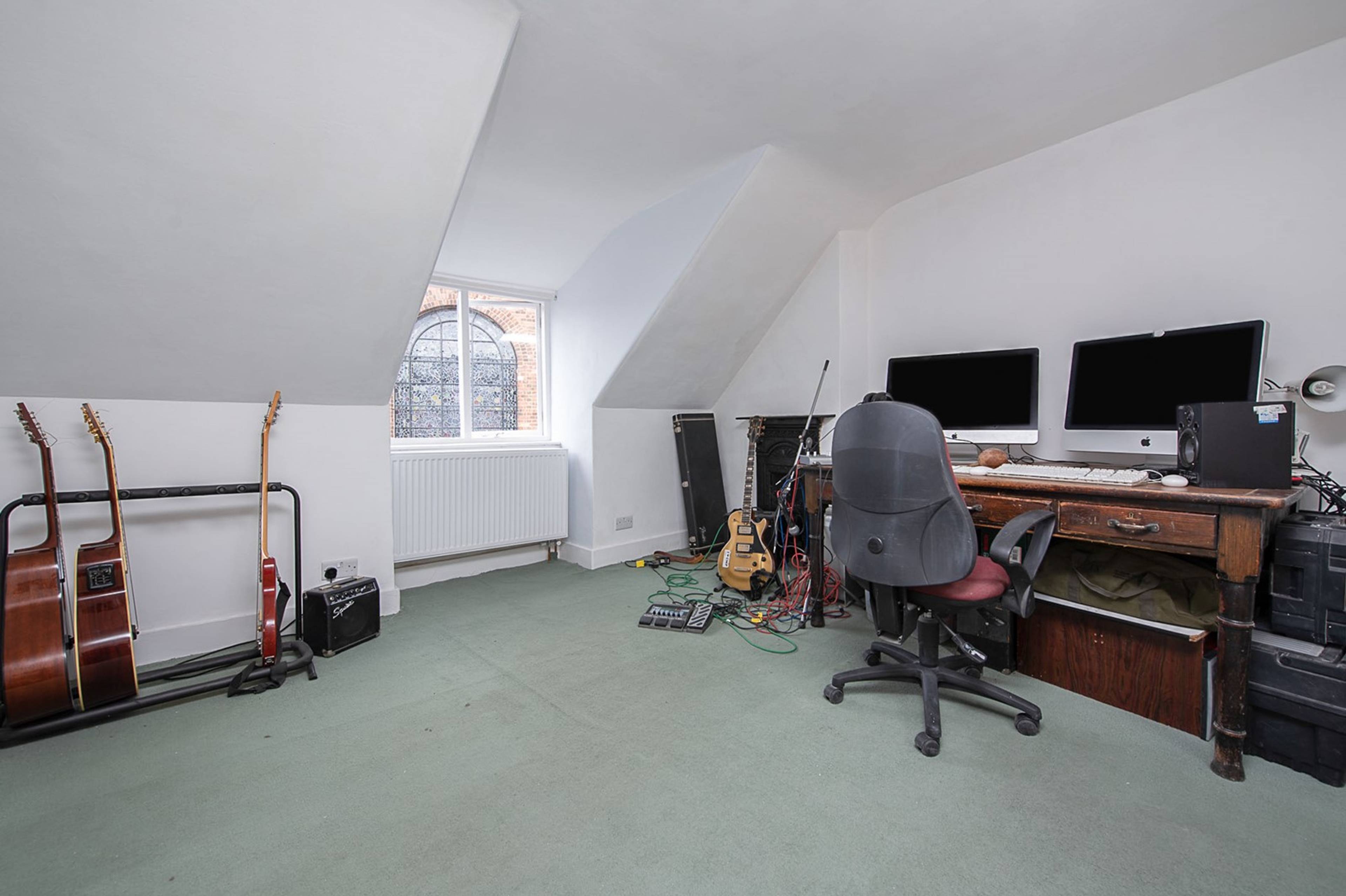 Bedroom 5/Games Room
