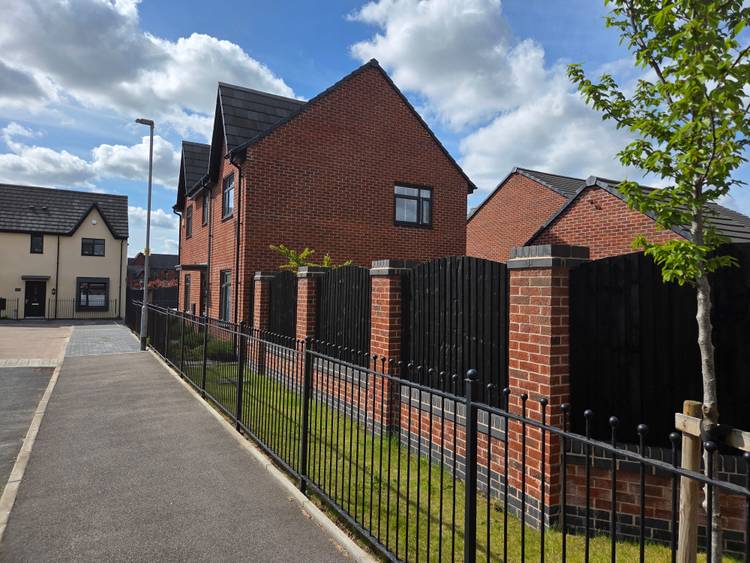 4 bedroom detached house