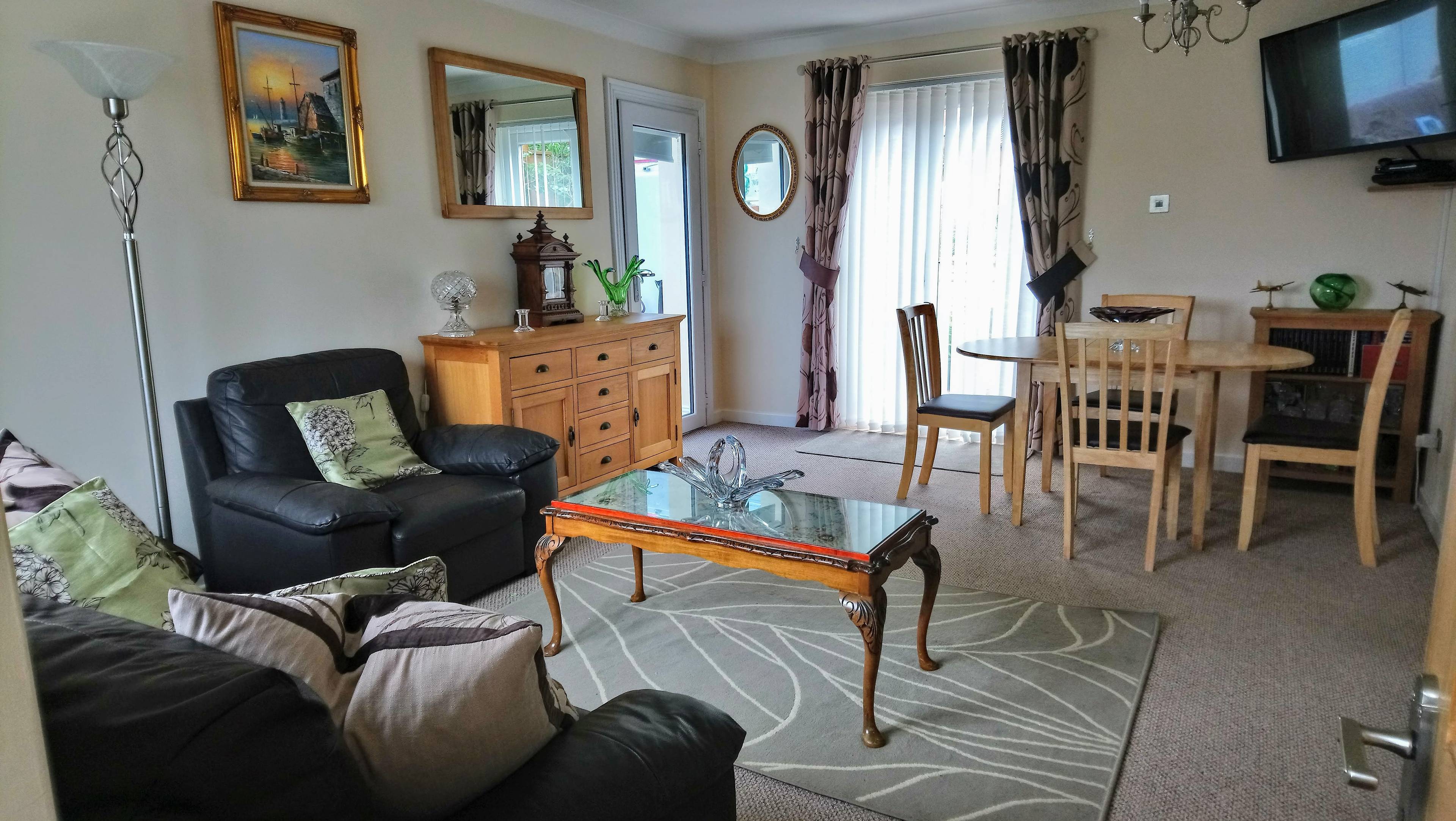 Lounge/Dining Room
