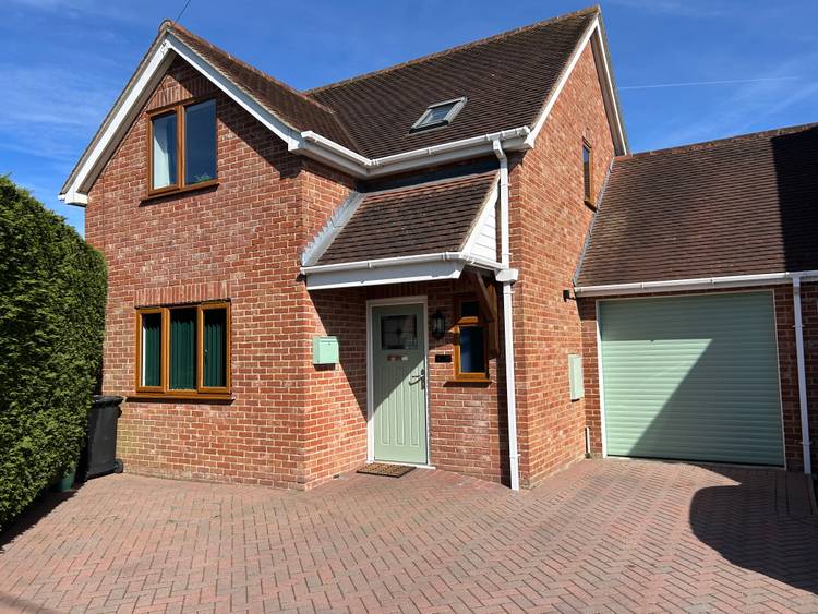 3 bedroom link detached house