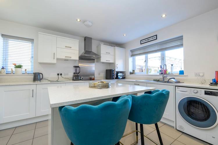 4 bedroom detached house