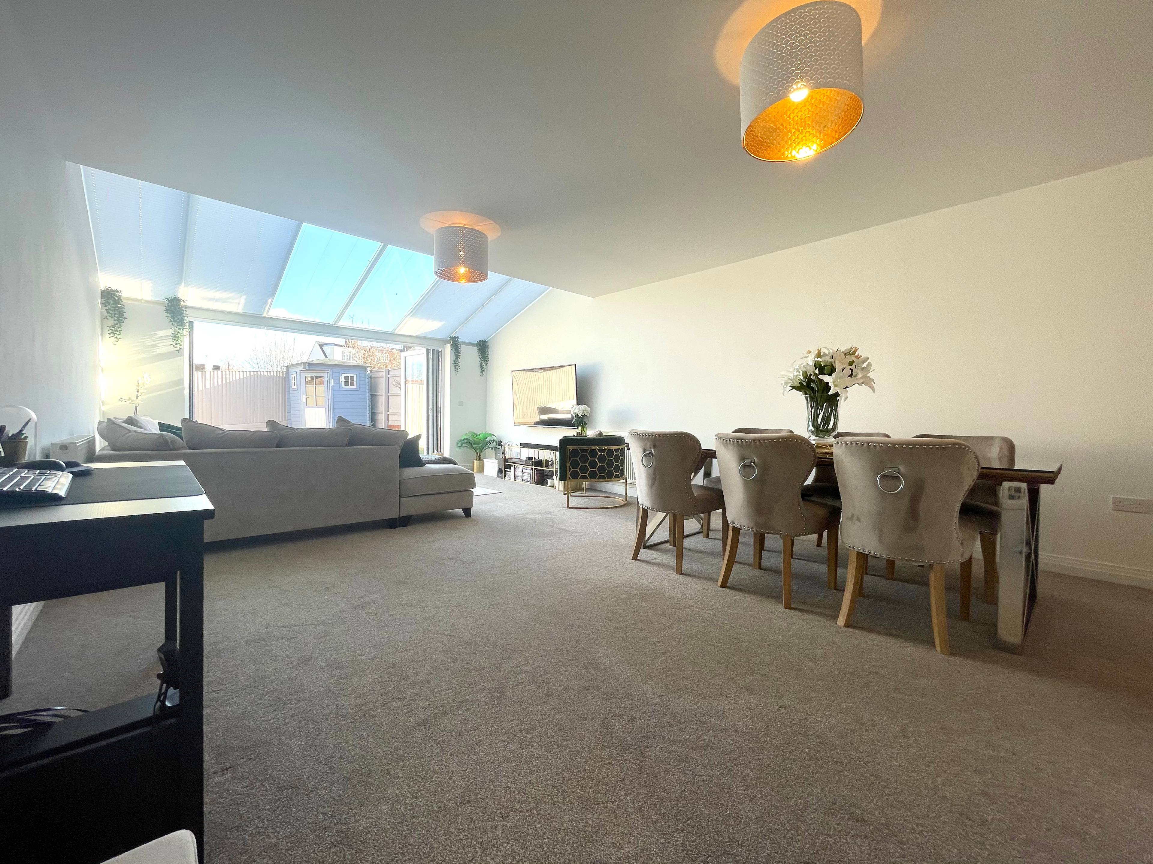 Lounge/Dining Room