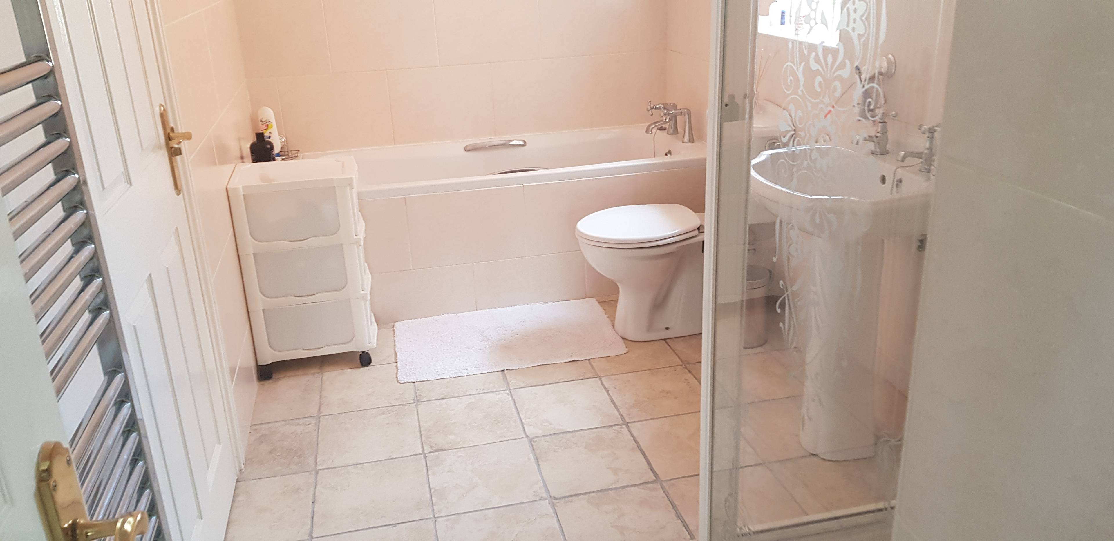 Jack & Jill En-suite