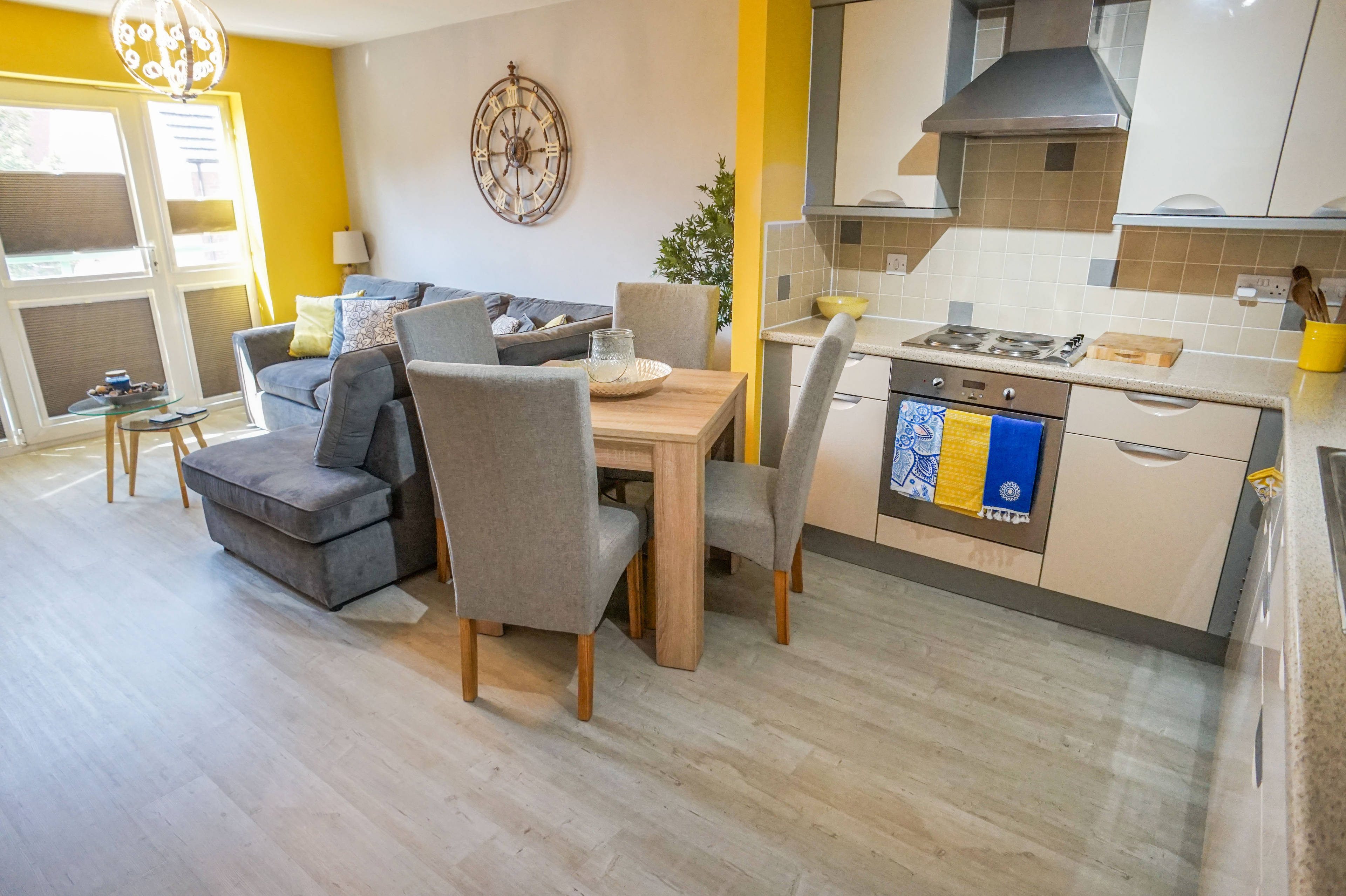 Lounge / Kitchen