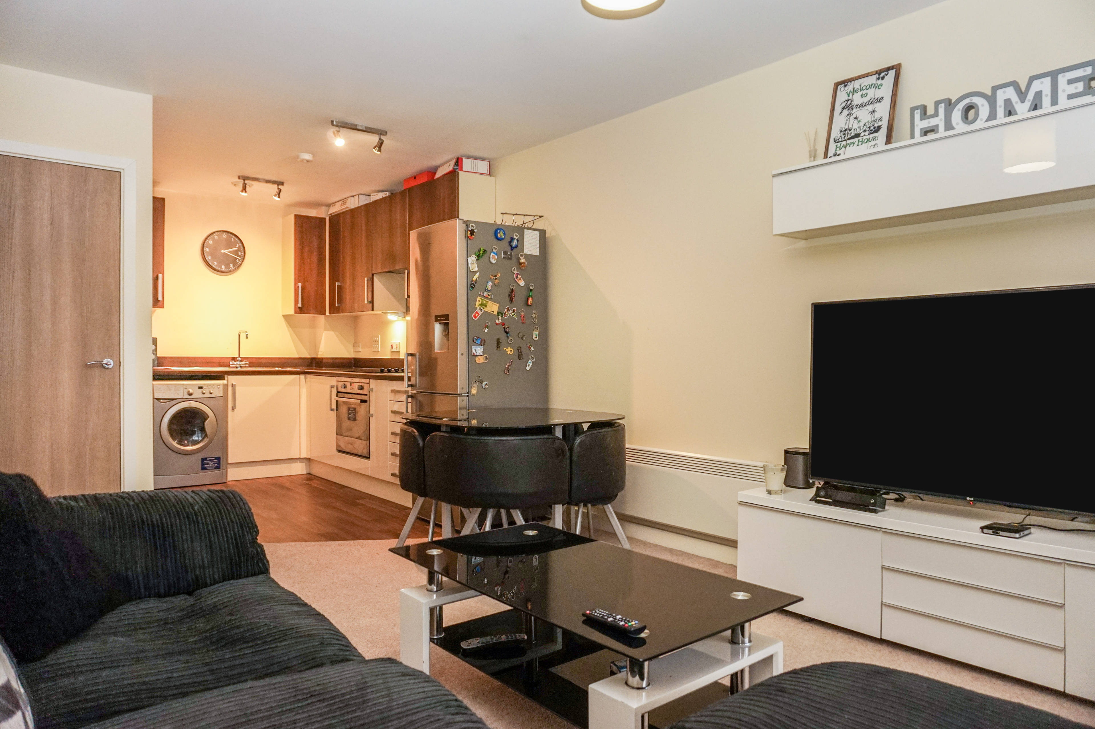 Lounge / Kitchen