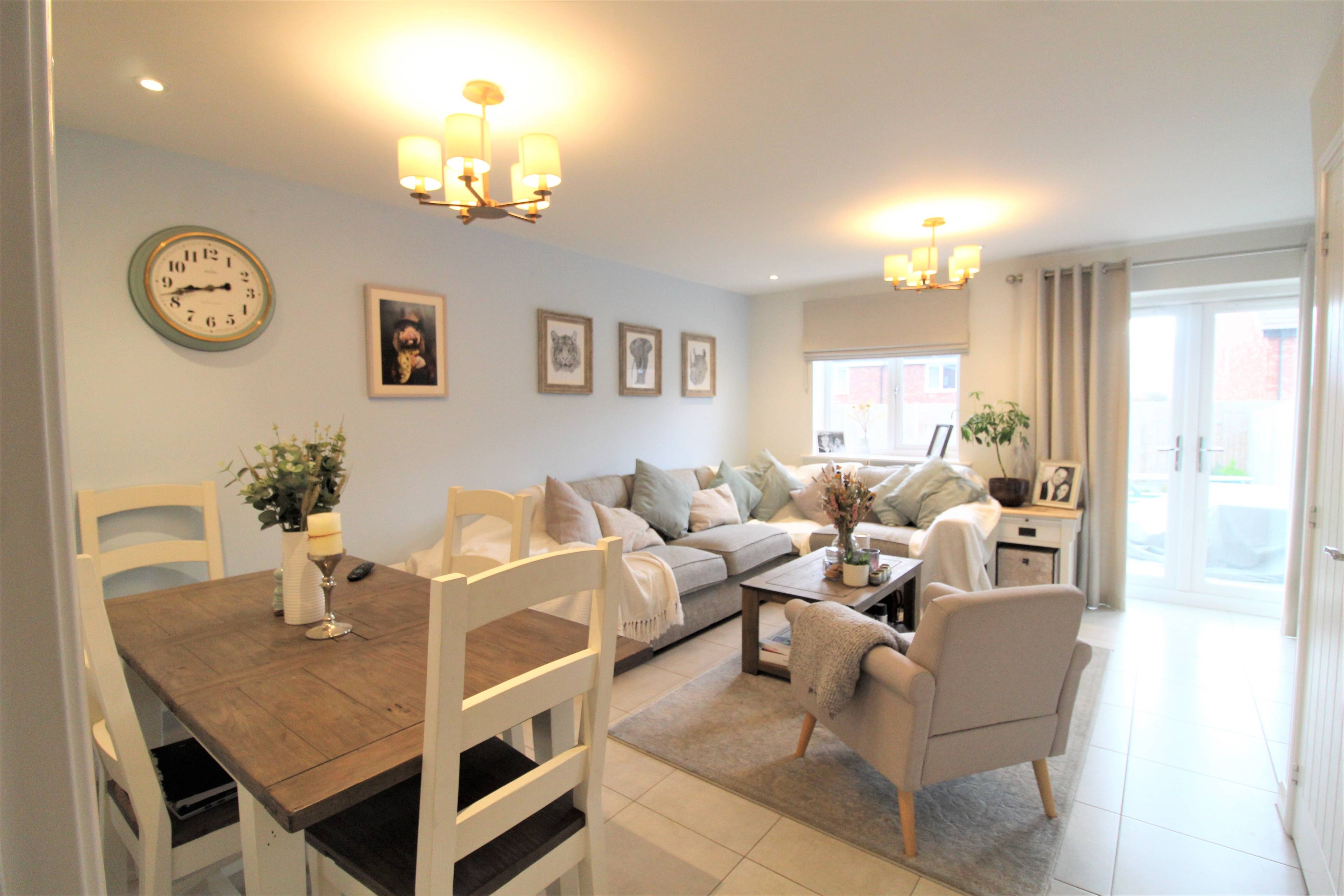 Lounge/Dining Room