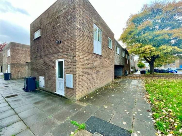 2 bedroom maisonette