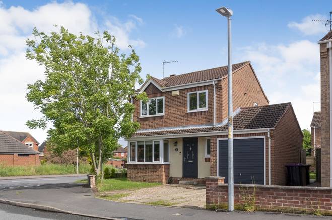 3 bedroom detached house for sale in Boundary Pastures, Sleaford, NG34 7GG