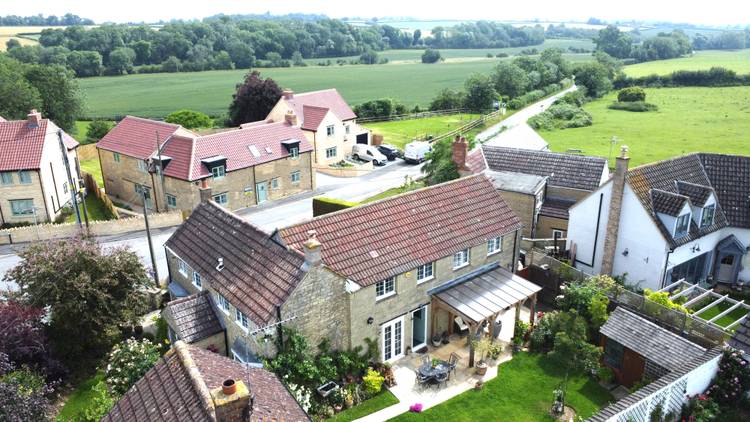 4 bedroom detached house