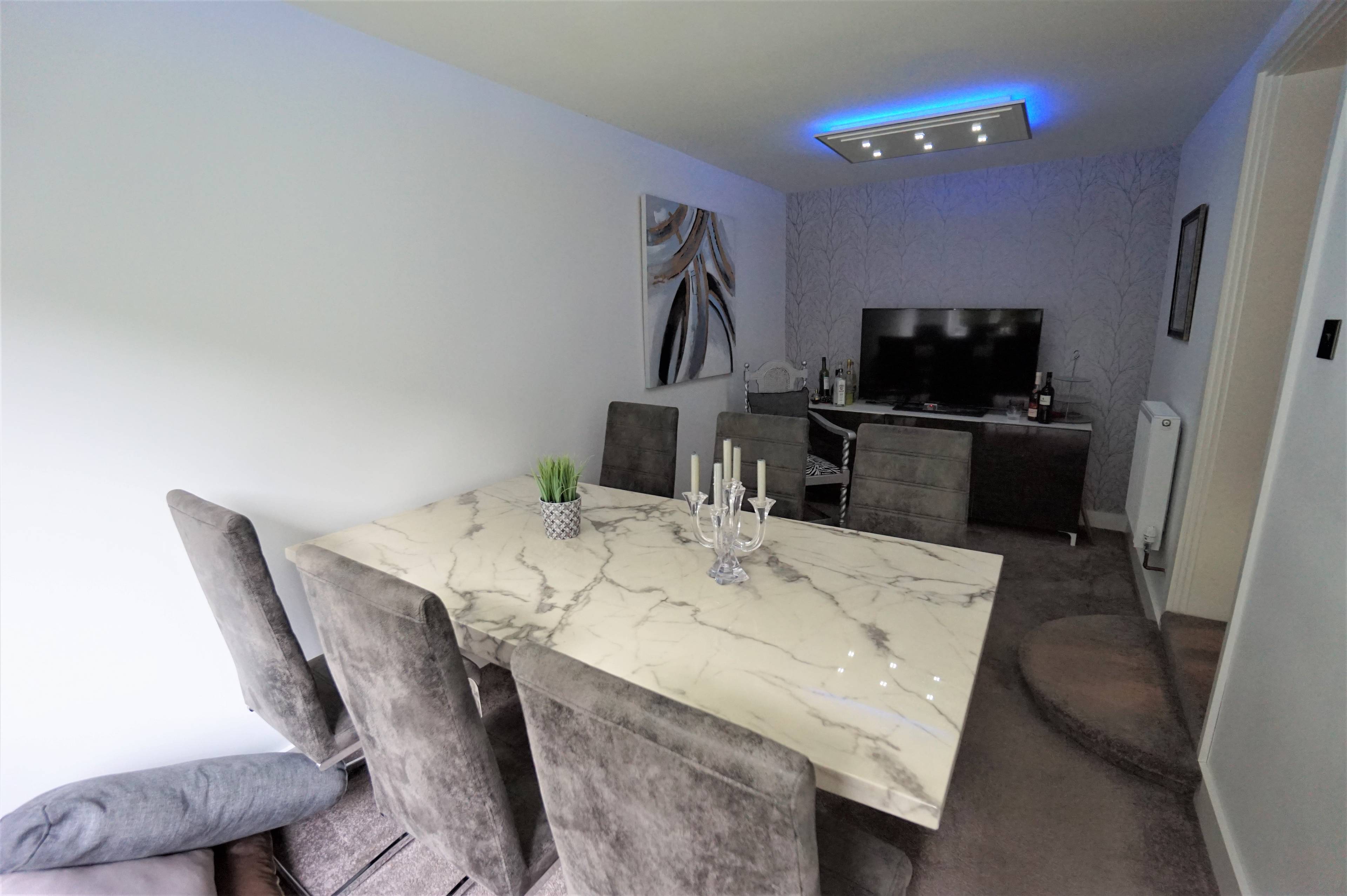 Bed 3 / Dining Room