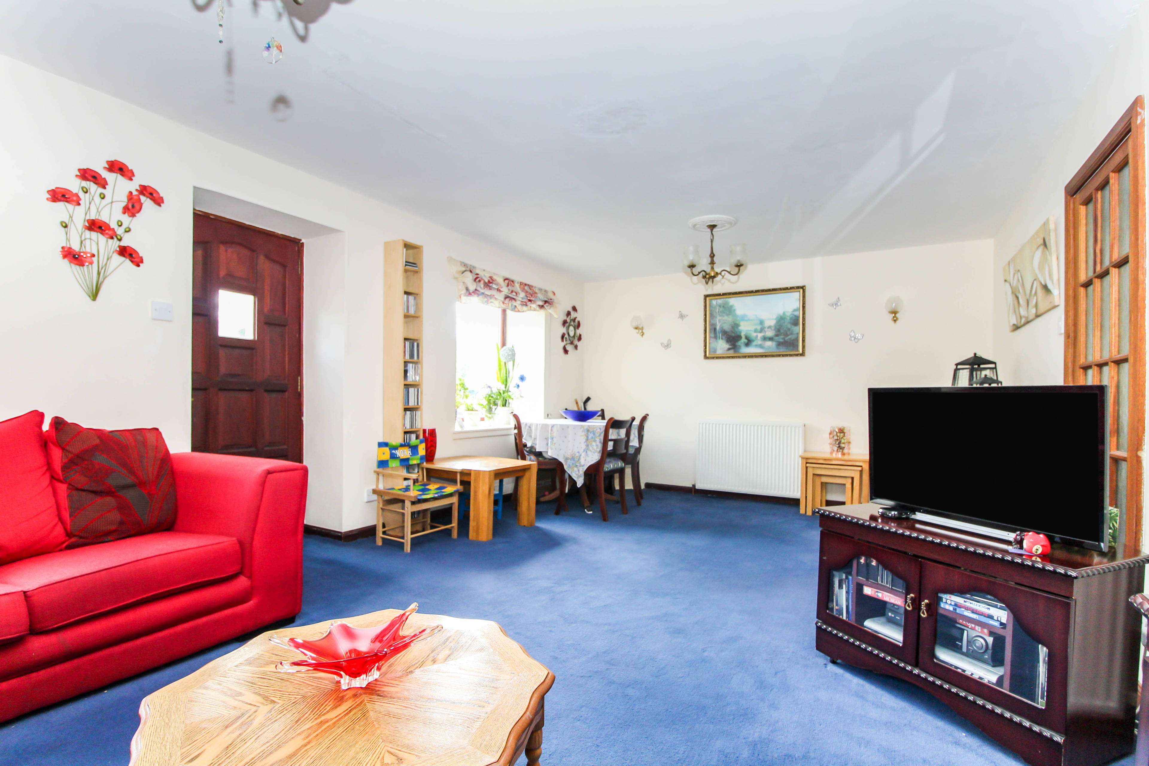 Lounge/Dining Room
