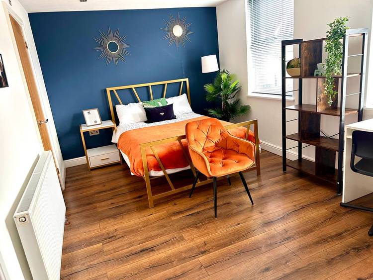 4 bedroom semi-detached house