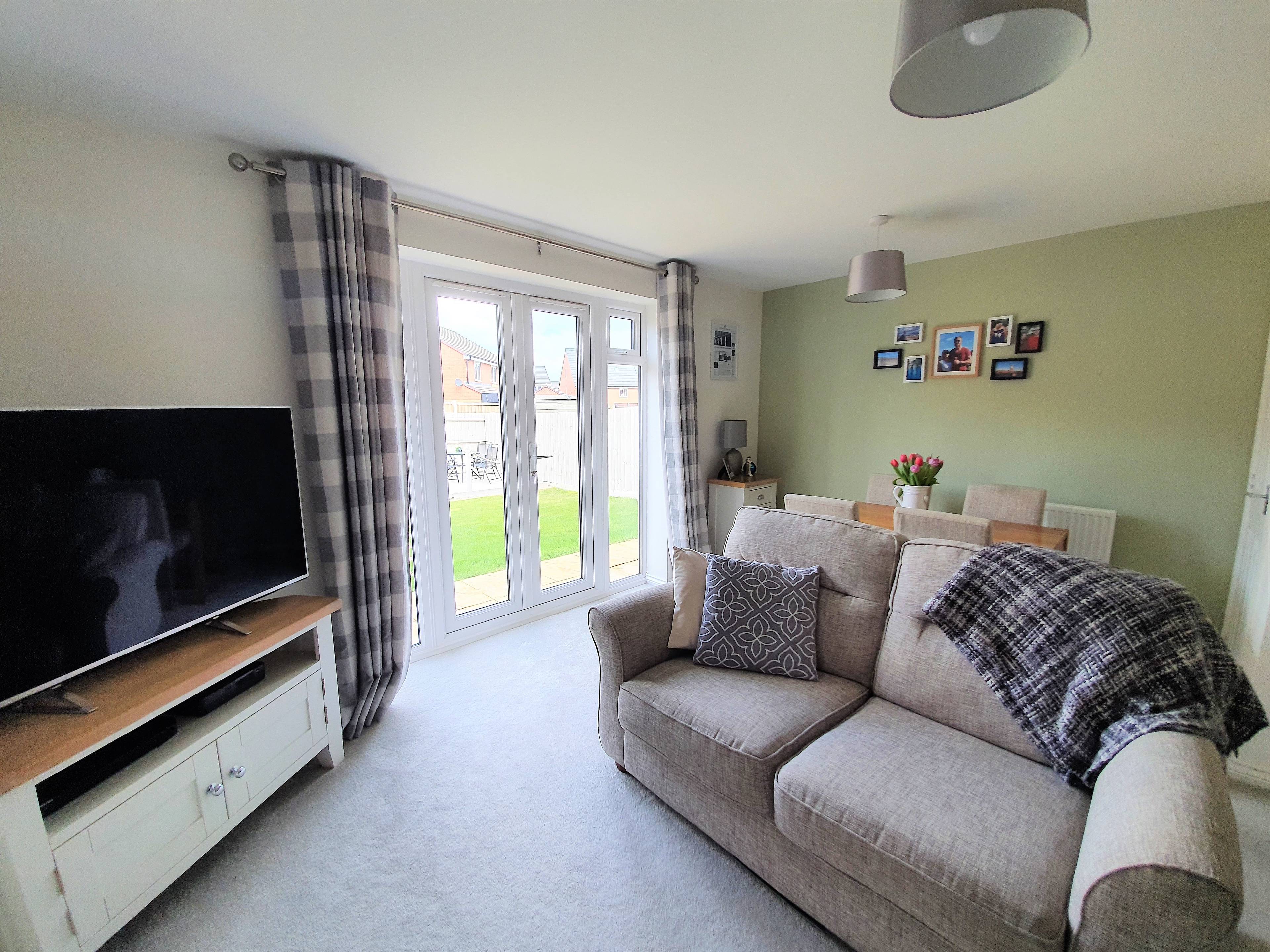 Lounge/Dining Room