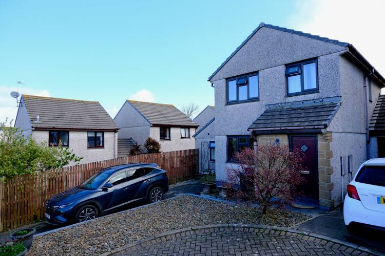 4 bedroom detached house