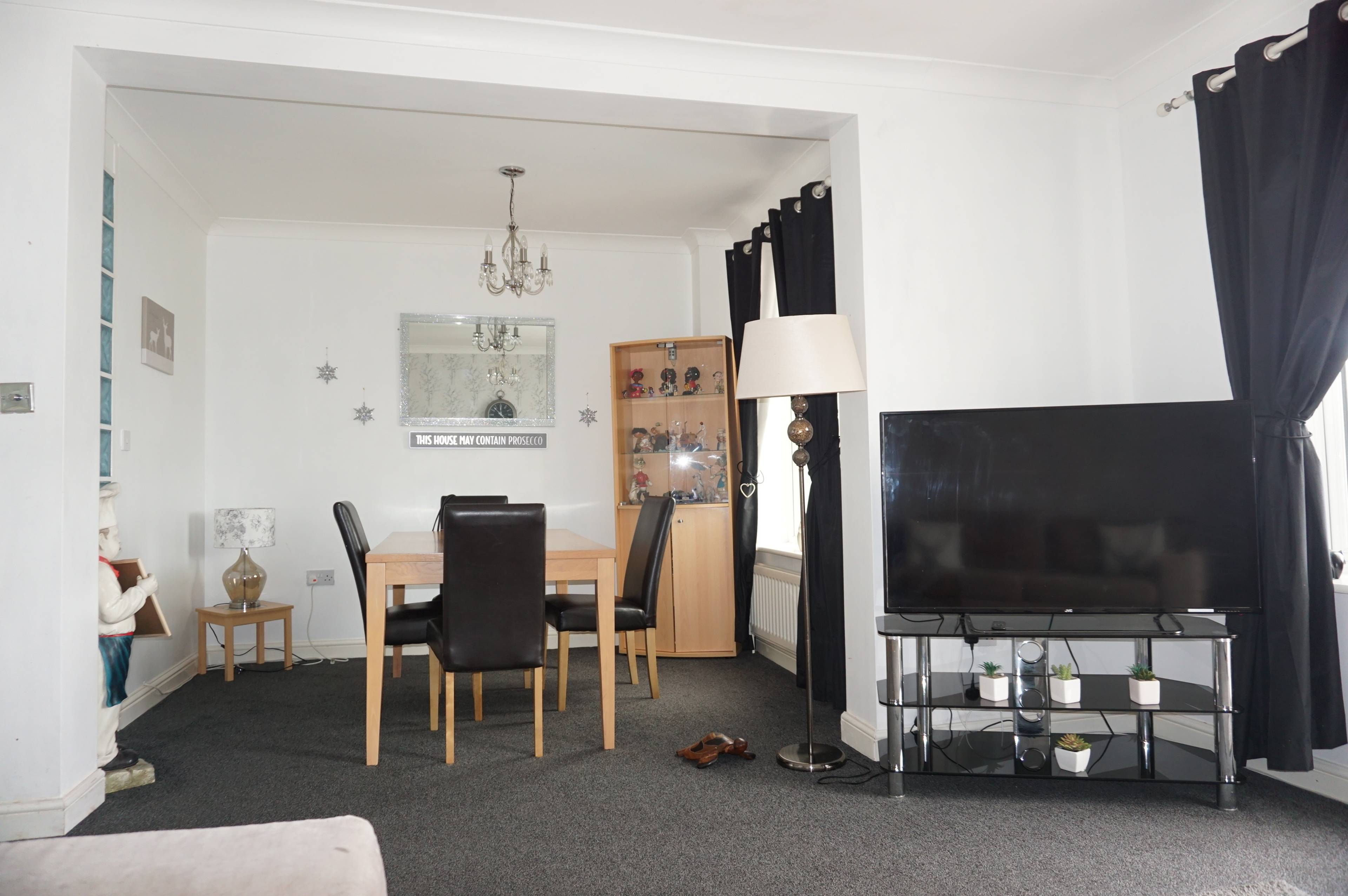 Lounge/Dining Room