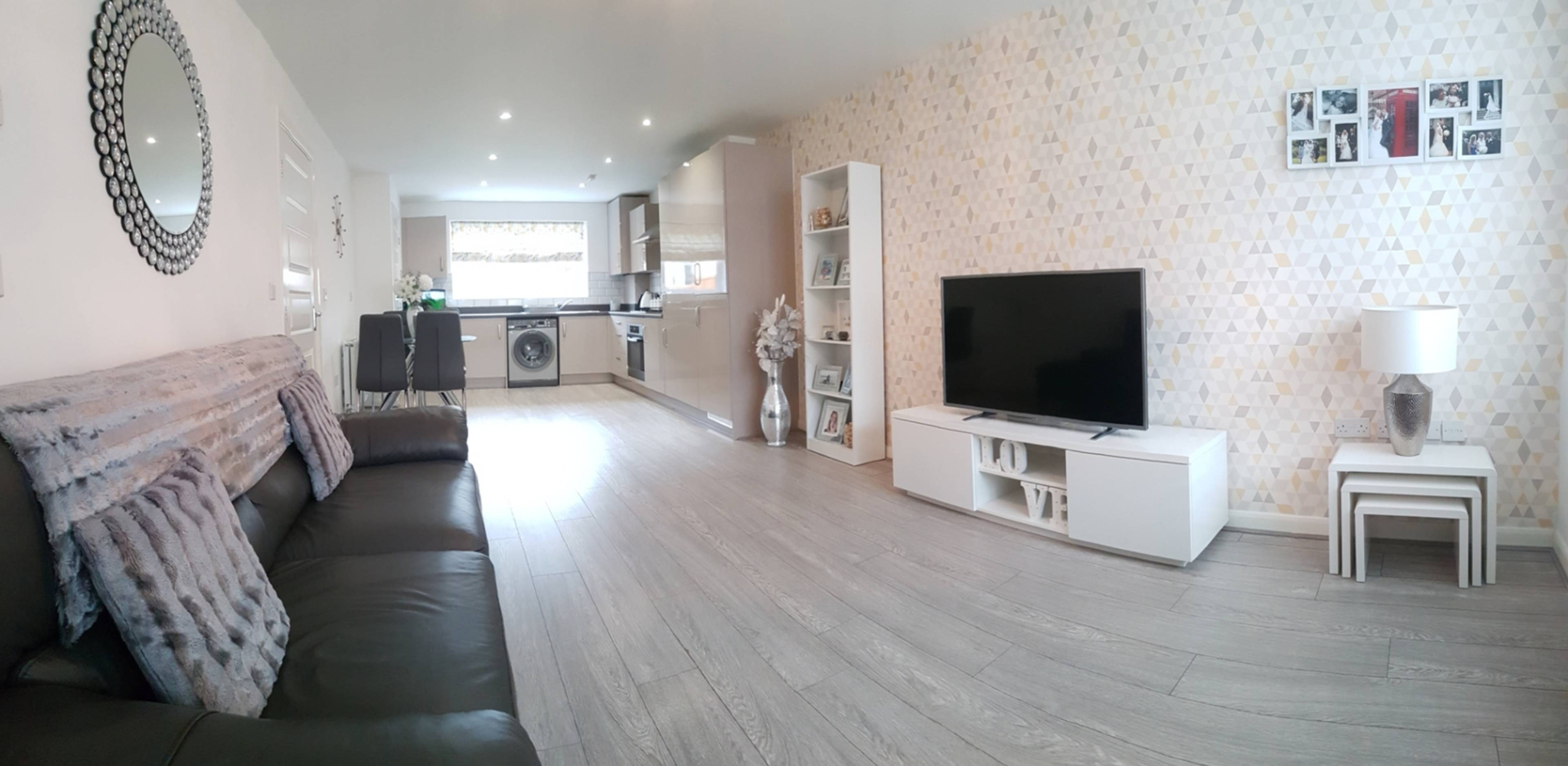 Lounge/Dining Room