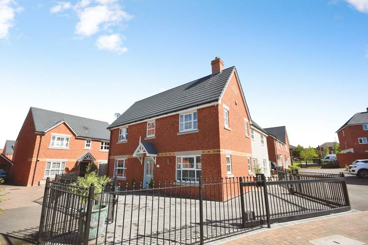 4 bedroom detached house