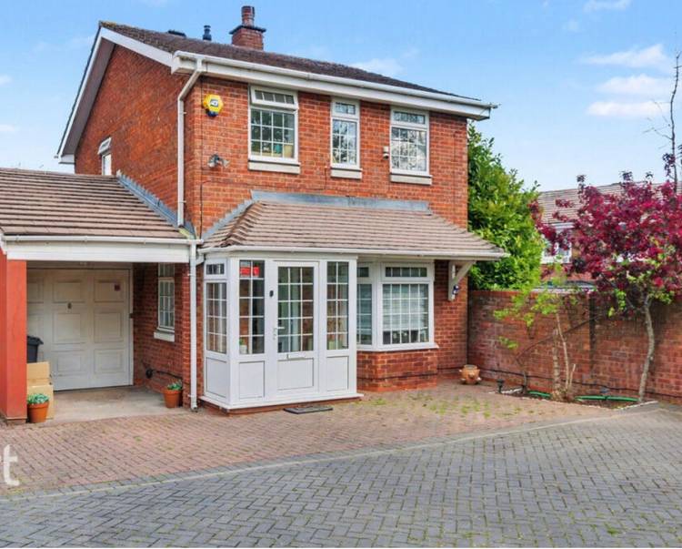 3 bedroom detached house