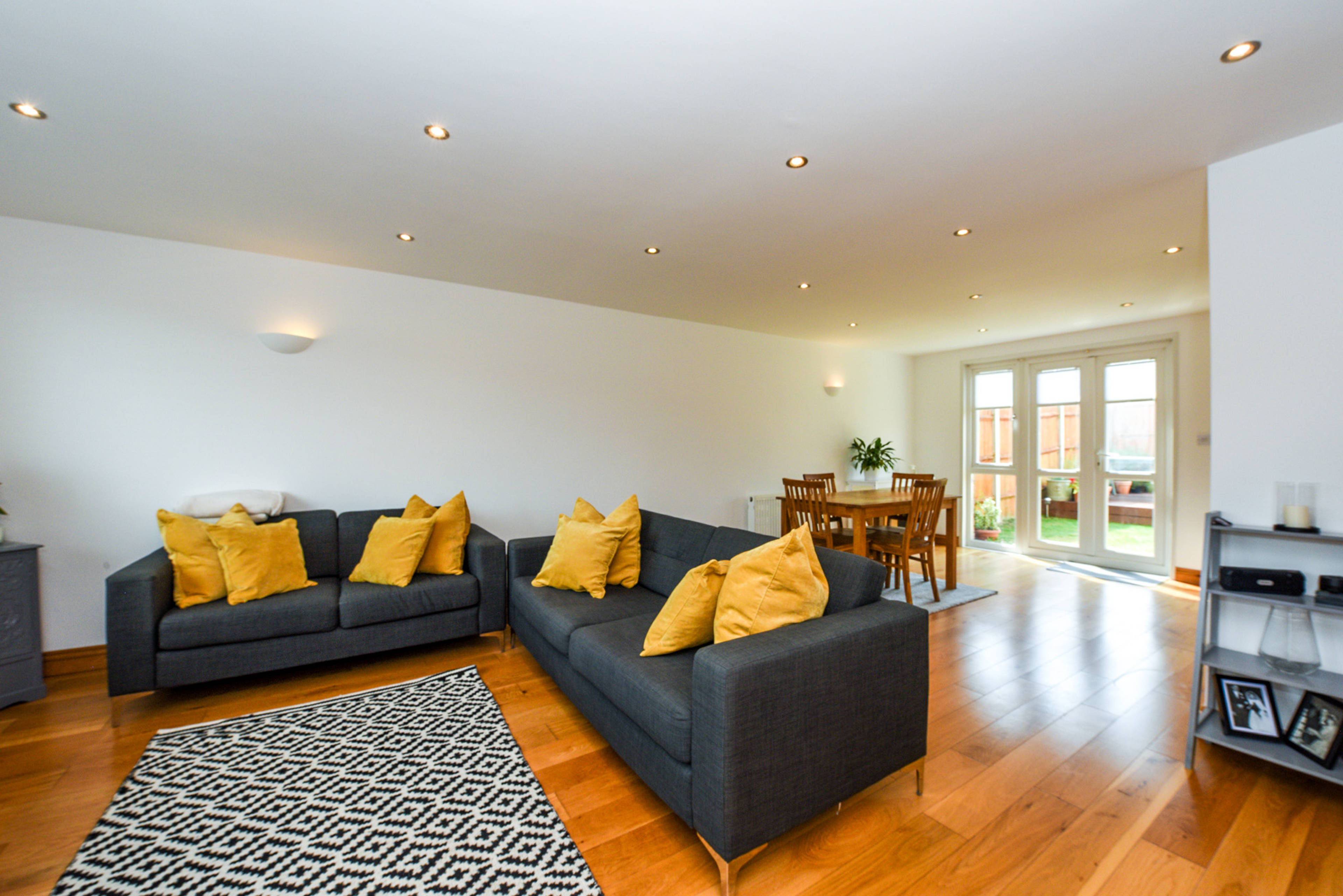 Lounge/Dining Room