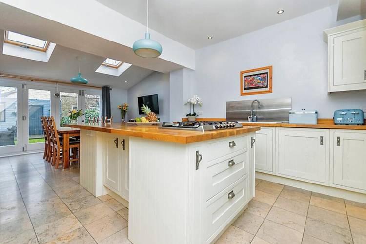 4 bedroom terraced house