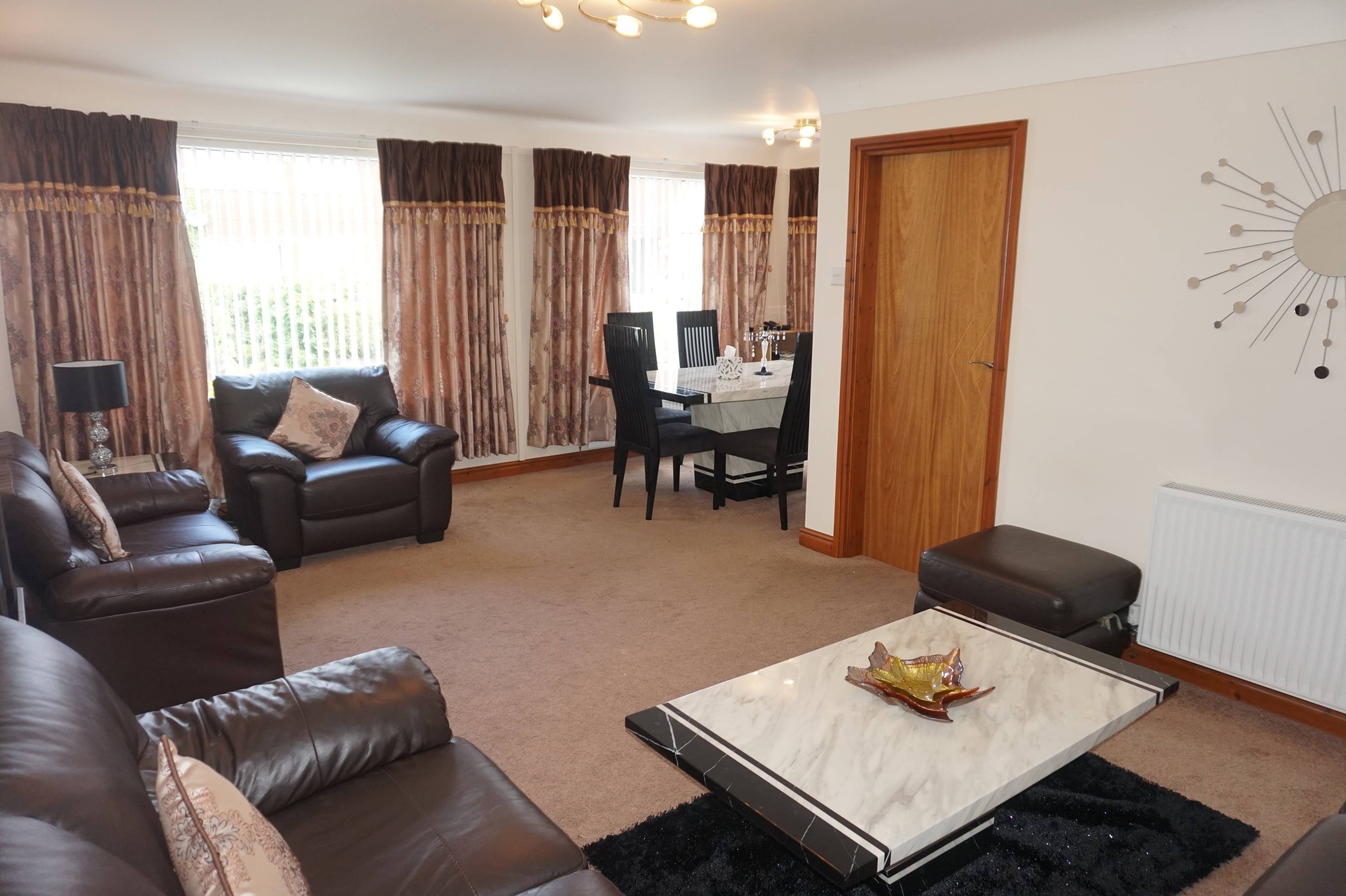 Lounge/Dining Room