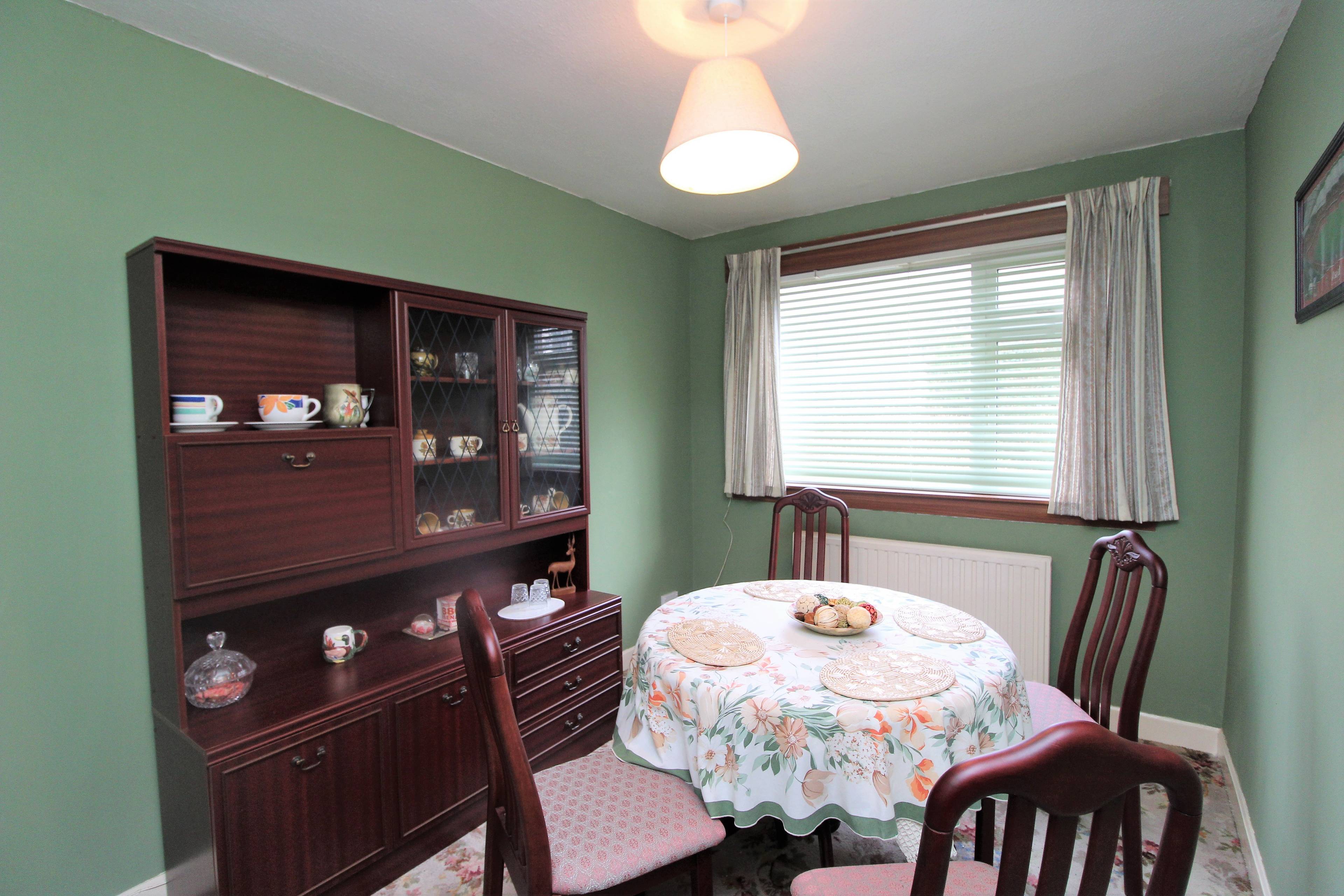 Bed 3 / Dining Room