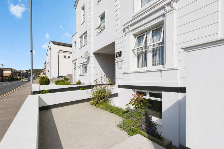 1 bedroom ground floor flat