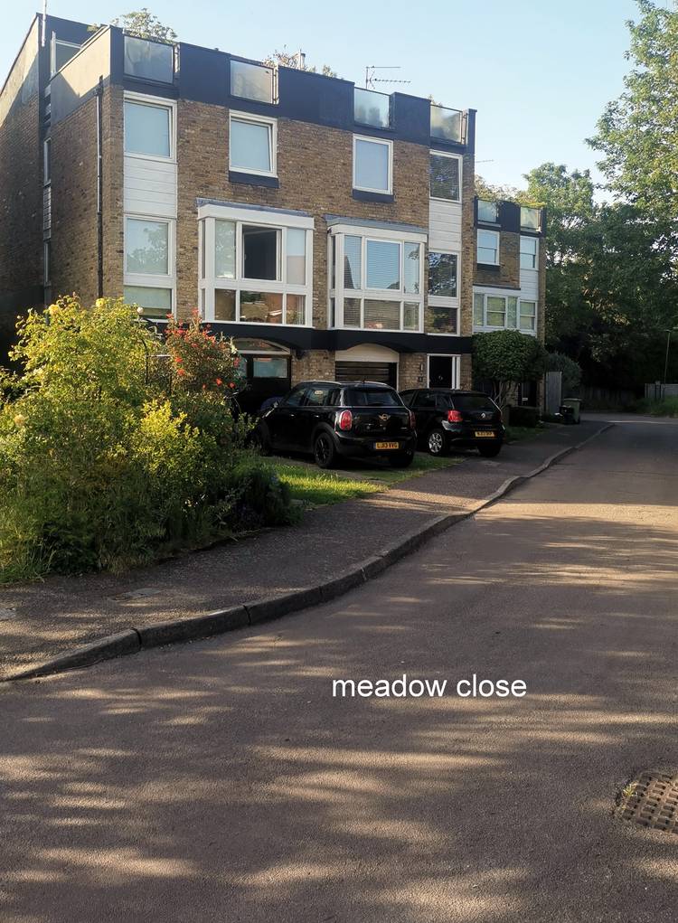 4 bedroom semi-detached house