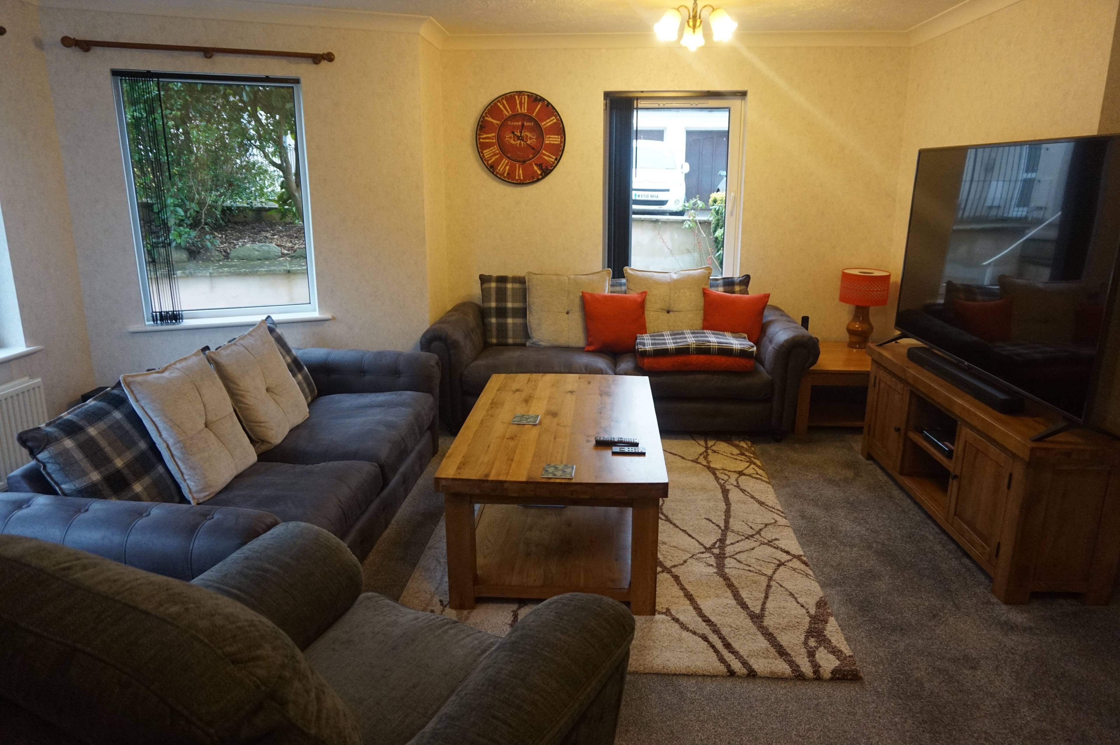 Lounge/Dining Room