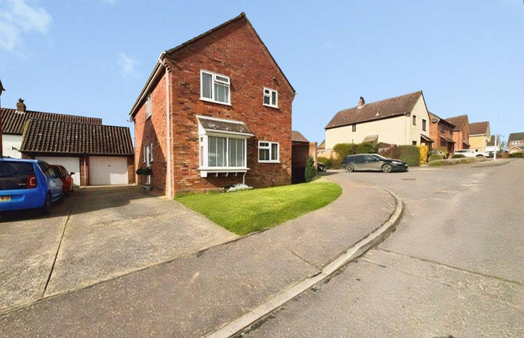 3 bedroom detached house