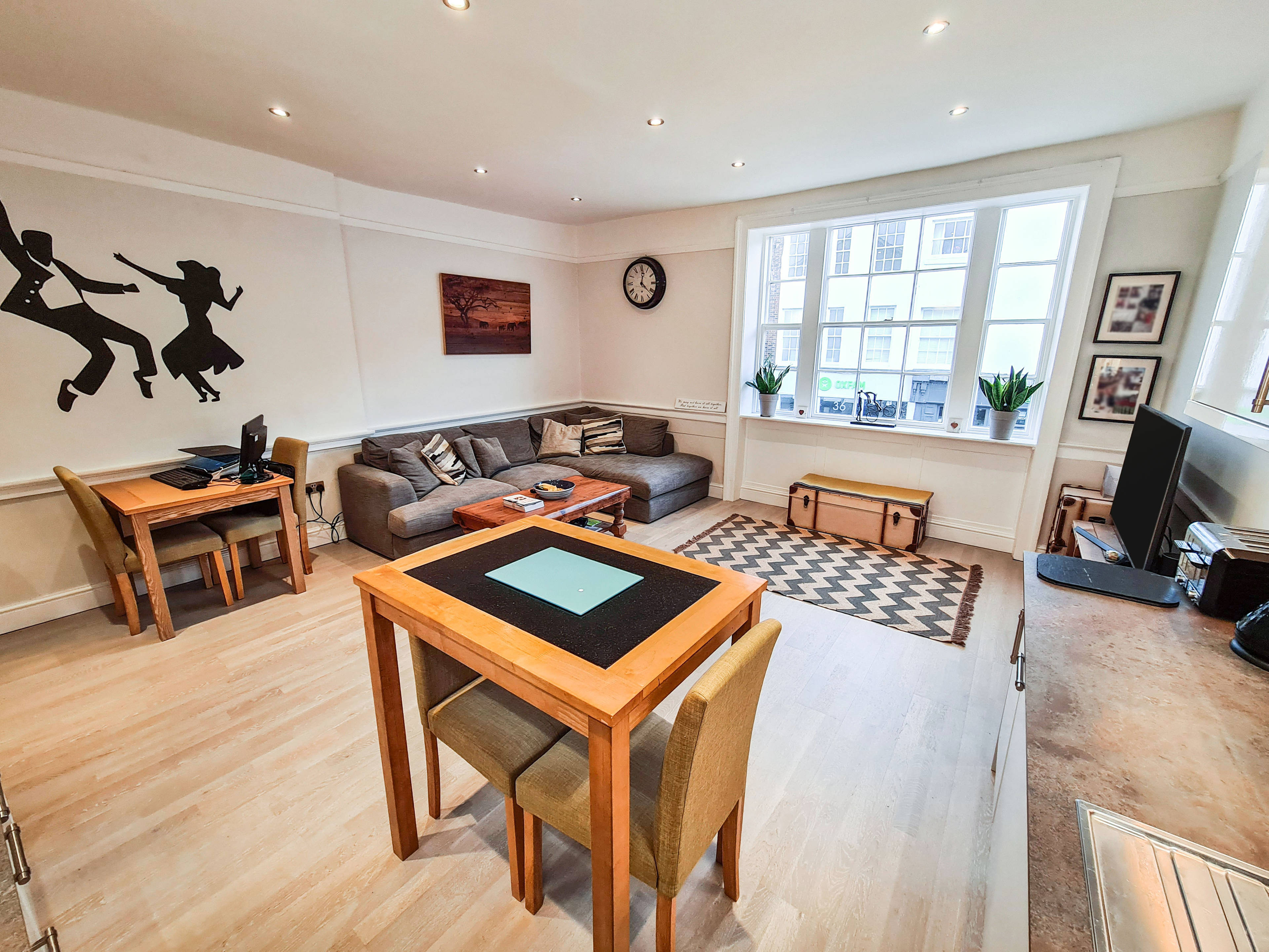 Lounge / Kitchen